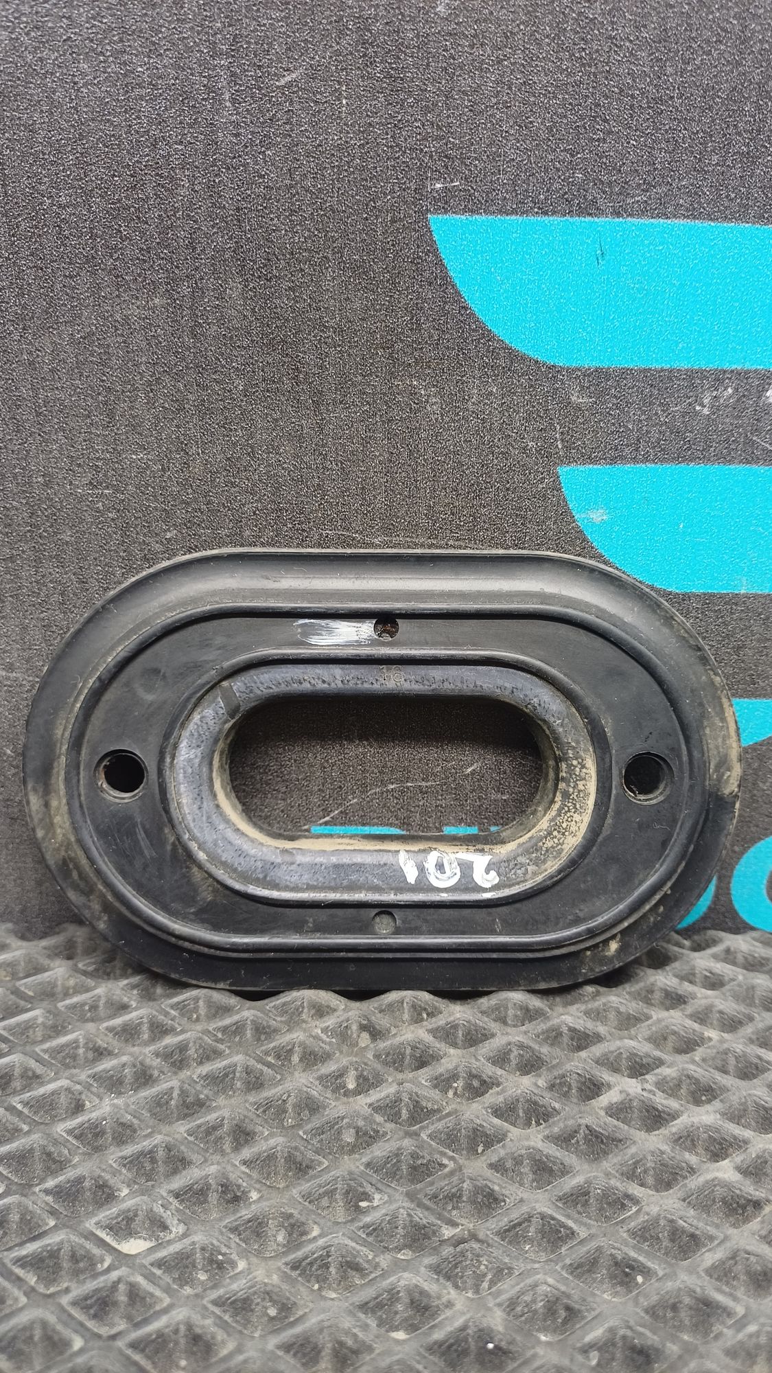 https://ycs.partsauto.market/partsauto-images/thmbs/userImages/c8f07ba63eb5b2f0f6006ea854bf8f7d/part/c615ba2e-0dbf-4bbd-9636-99ad927ce8a5_1777102584208.jpg