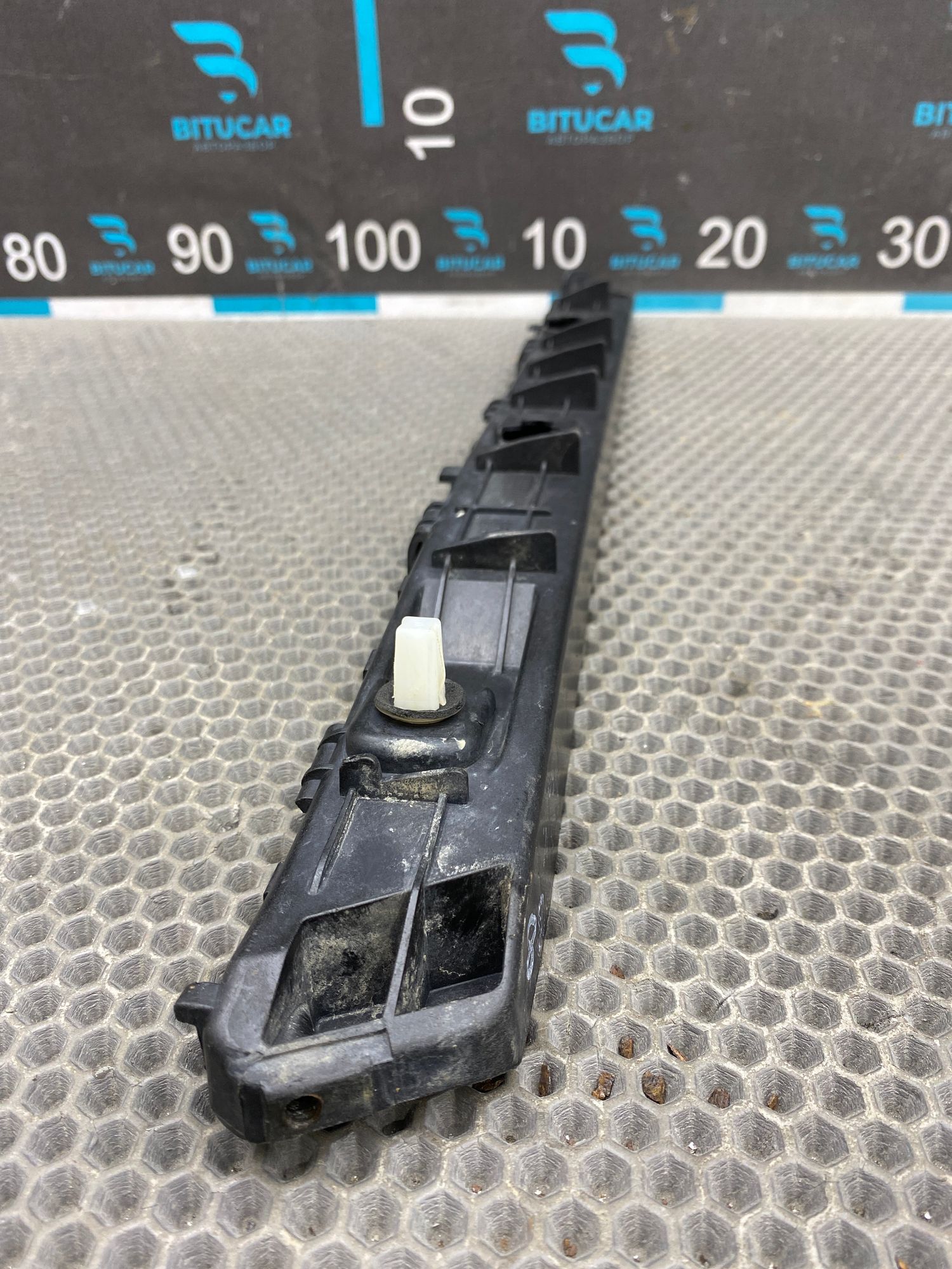 https://ycs.partsauto.market/partsauto-images/thmbs/userImages/c8f07ba63eb5b2f0f6006ea854bf8f7d/part/c6cd3e8f-8c80-4af8-9e41-96276df553a5_1777296361183.jpg