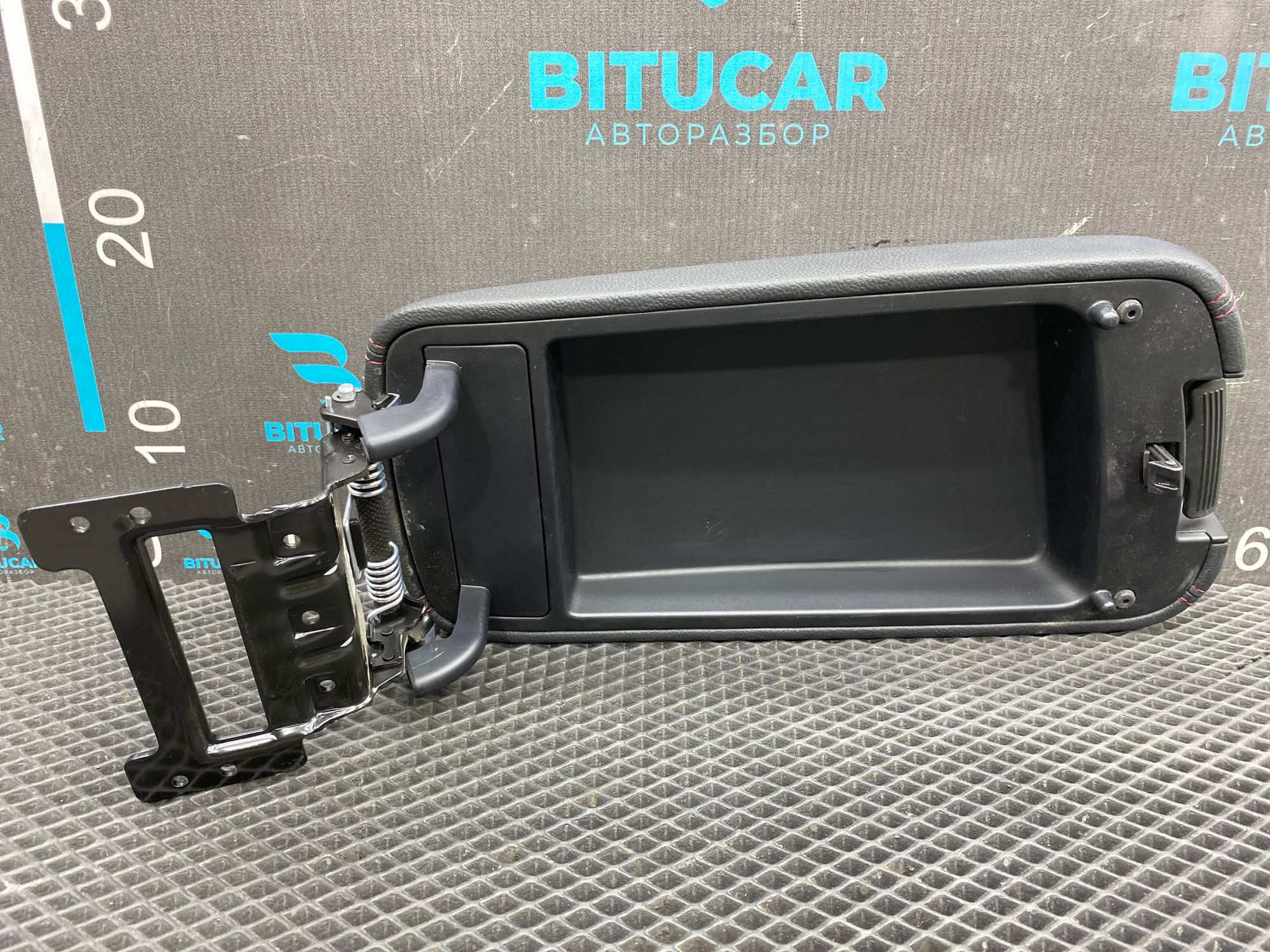 https://ycs.partsauto.market/partsauto-images/thmbs/userImages/c8f07ba63eb5b2f0f6006ea854bf8f7d/part/c75366a8-29f1-4a59-a488-e746949a7f1d_1777790764777.jpg