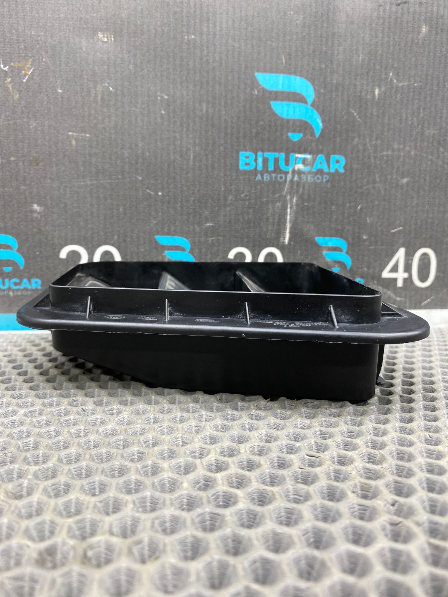https://ycs.partsauto.market/partsauto-images/thmbs/userImages/c8f07ba63eb5b2f0f6006ea854bf8f7d/part/c76ba452-e7d3-4ee2-ad88-5f2626d9edc0_1777302586437.jpg