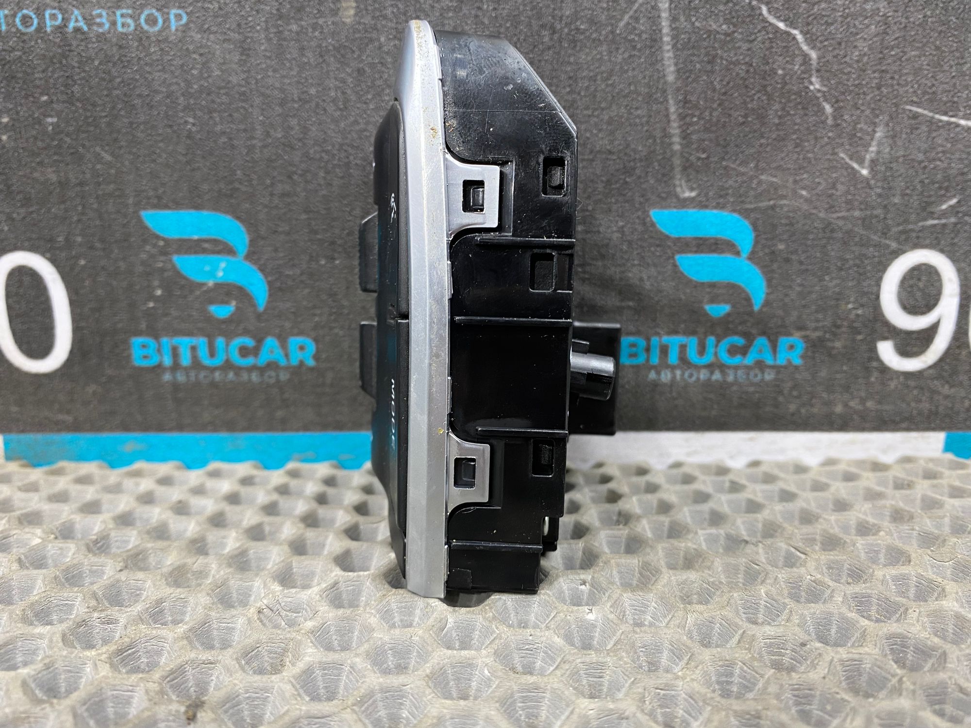 https://ycs.partsauto.market/partsauto-images/thmbs/userImages/c8f07ba63eb5b2f0f6006ea854bf8f7d/part/c7762224-80f9-421f-a408-9d8de387f770_1769171349924.jpg