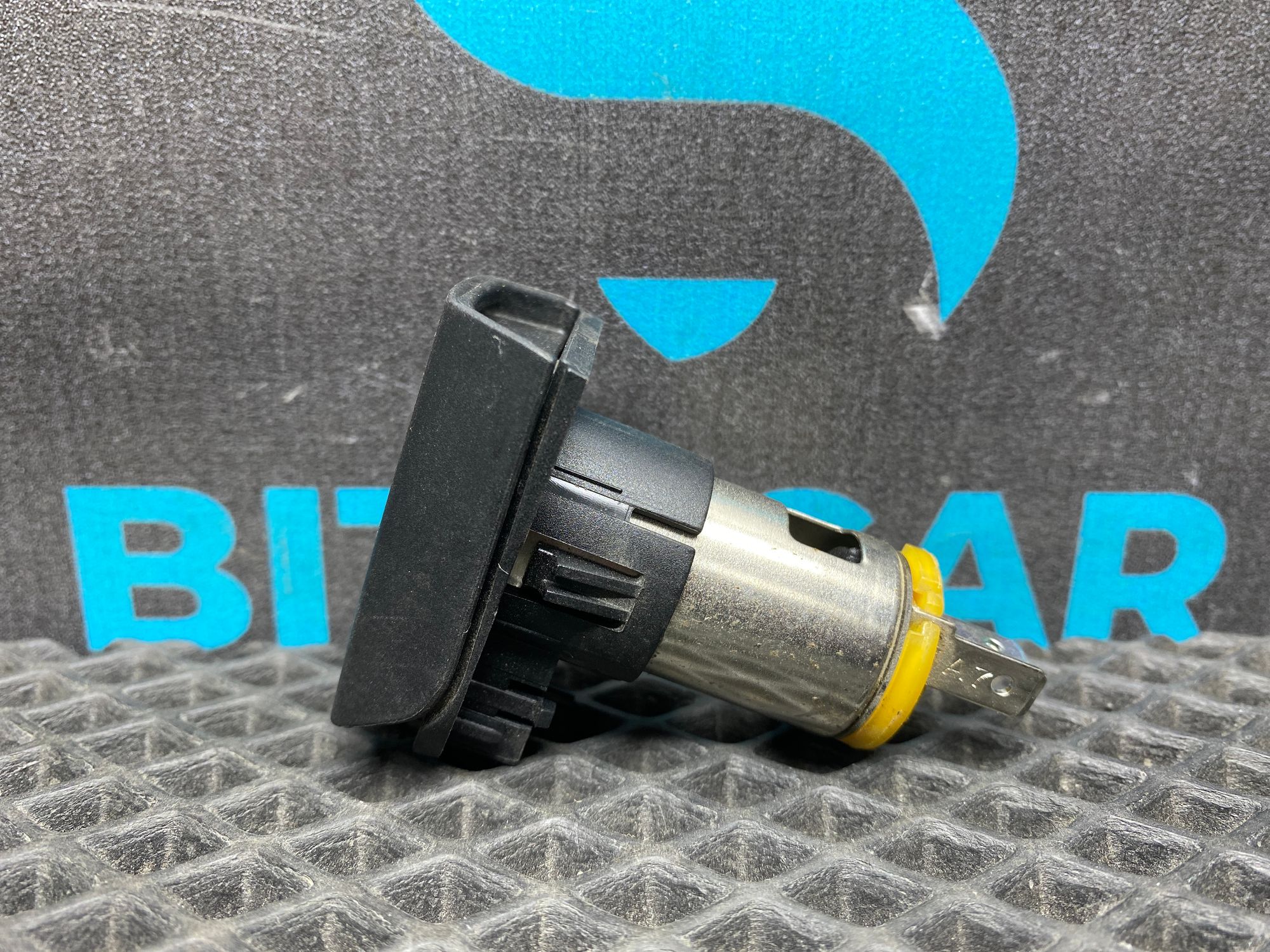 Б/У Розетка 12V прикуривателя Kia Rio 4 (G4FG) 1.6L AT 2021, 890 рублей, Краснодар