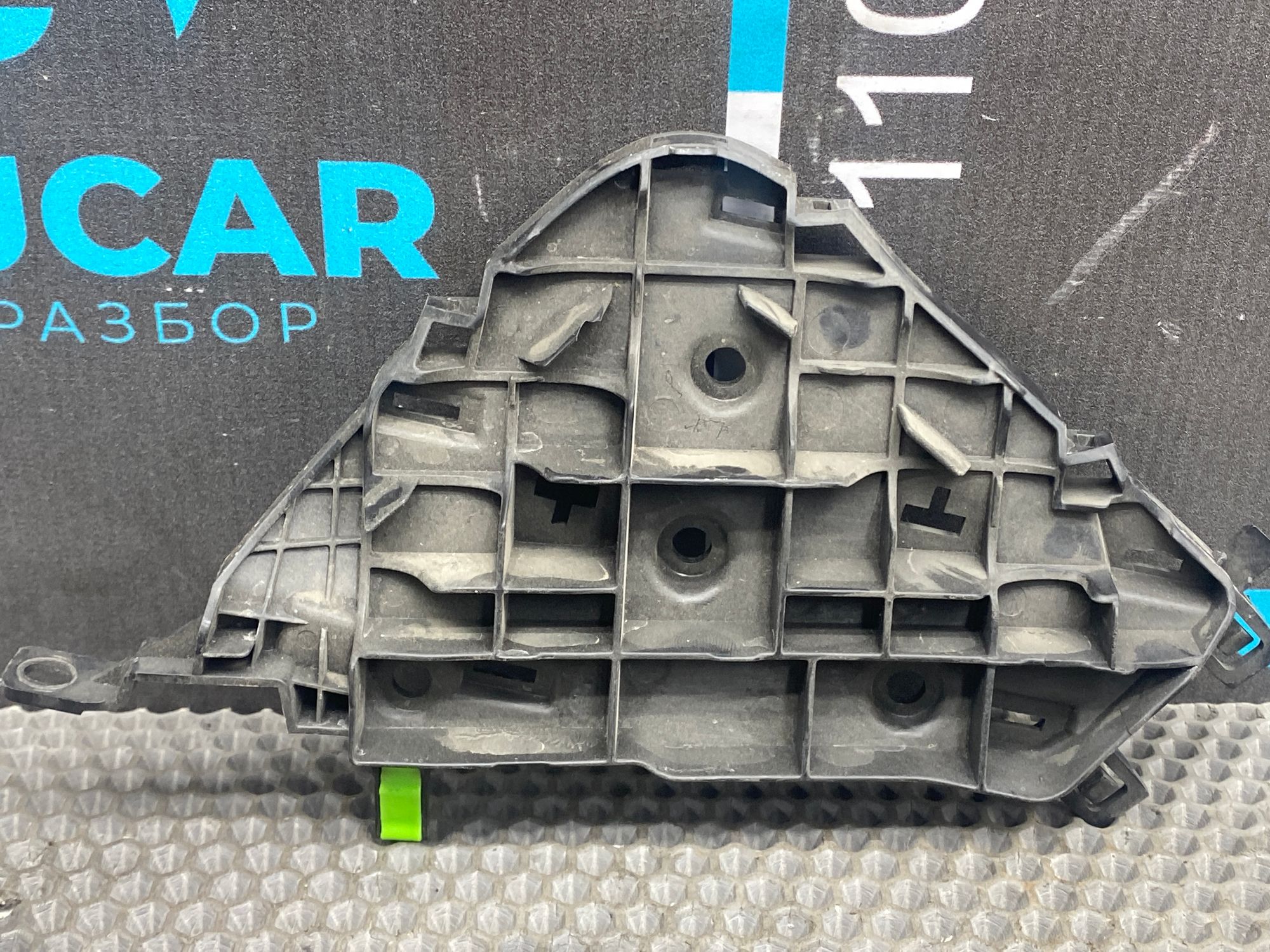 Б/У Кронштейн крепления центральной консоли Kia Ceed 2 JD (G4FG) 1.6L AT 2013 Хэтчбек левое, 890 рублей, Краснодар