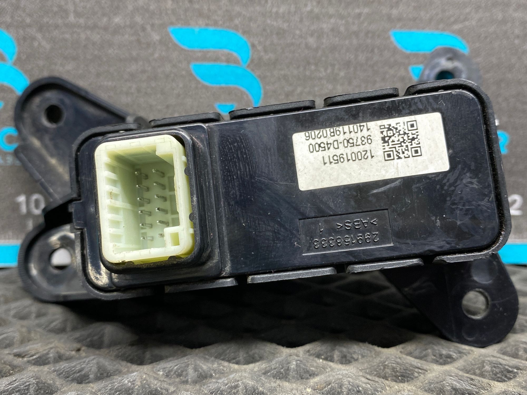 https://ycs.partsauto.market/partsauto-images/thmbs/userImages/c8f07ba63eb5b2f0f6006ea854bf8f7d/part/c8bd5b14-a5eb-4591-a38b-3697f7fdd3de_1777621361750.jpg
