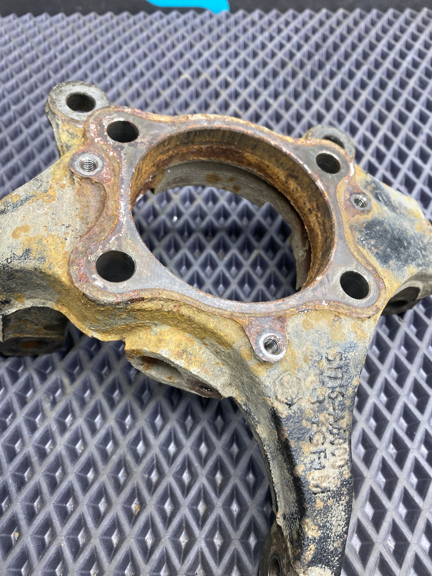 Б/У Поворотный кулак передний правый Kia Ceed 2 JD (G4FG) 1.6L AT 2013 Хэтчбек, 3490 рублей, Краснодар