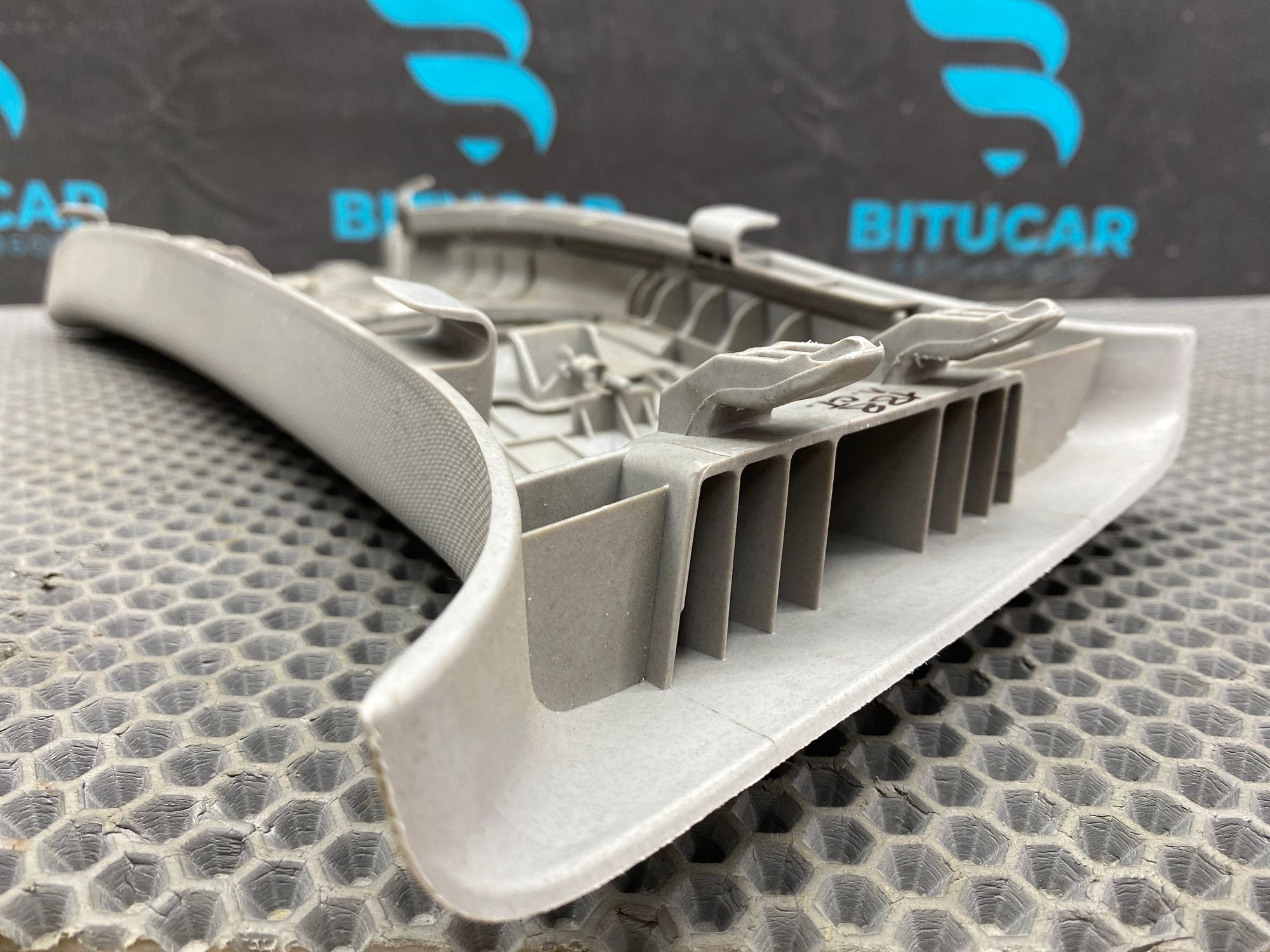 https://ycs.partsauto.market/partsauto-images/thmbs/userImages/c8f07ba63eb5b2f0f6006ea854bf8f7d/part/c92a750f-2392-42b5-b3ab-5710633a9f02_1777540434210.jpg