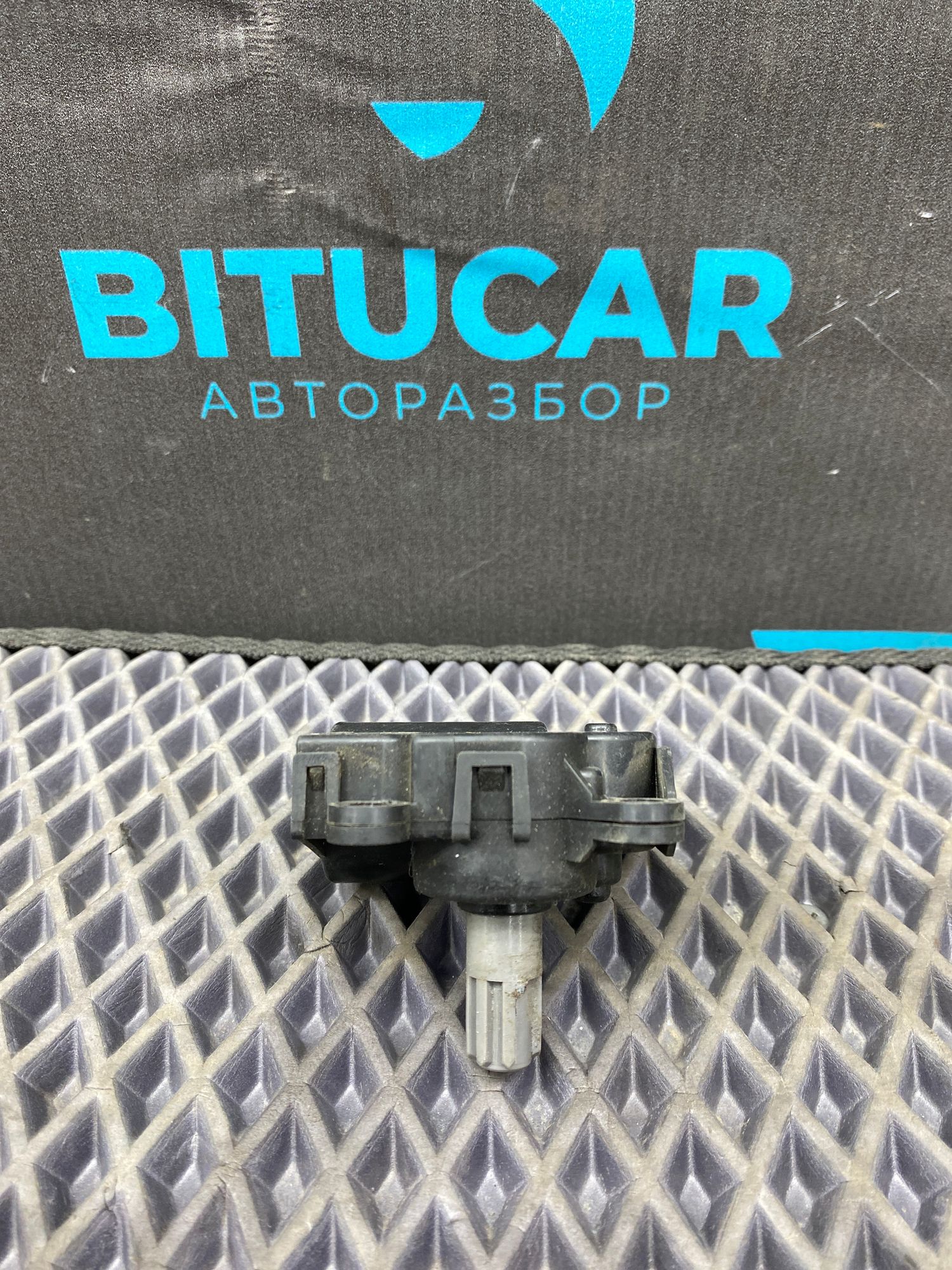 Б/У моторчик заслонки печки Kia Ceed 2 JD (G4FG) 1.6L AT 2013 Хэтчбек, 990 рублей, Краснодар