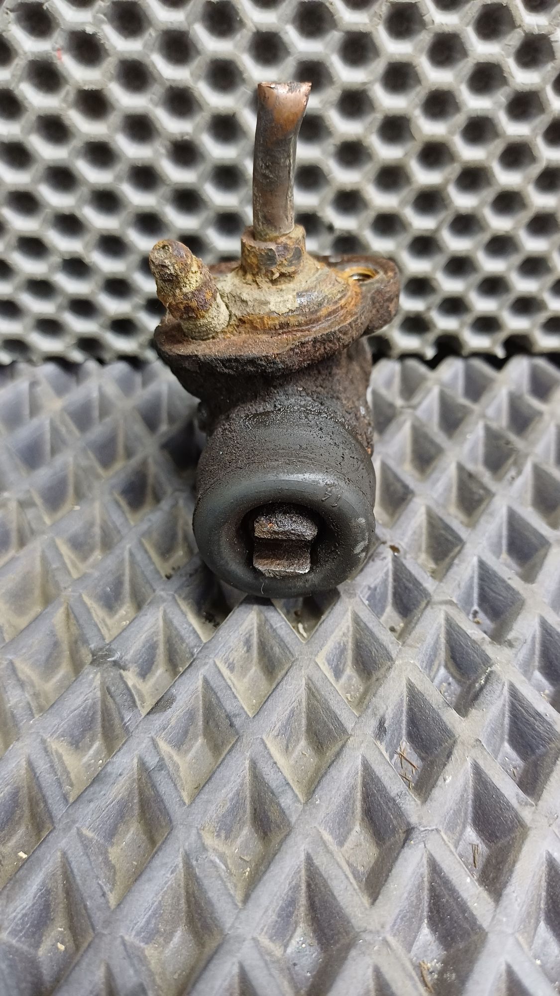 Б/У Цилиндр тормозной задний левый Toyota CARINA E 6 дорест. 1992—1996 1994 Зеленый, 499 рублей, Краснодар