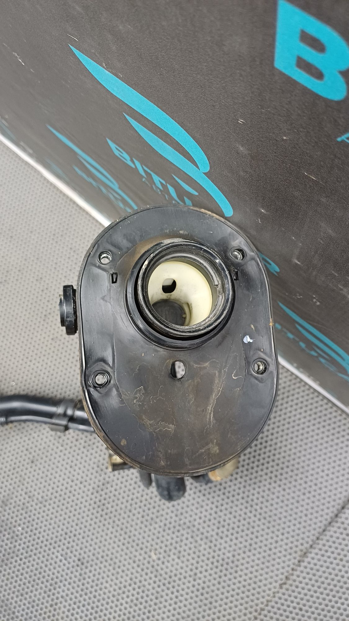 https://ycs.partsauto.market/partsauto-images/thmbs/userImages/c8f07ba63eb5b2f0f6006ea854bf8f7d/part/cbfee515-3f30-459b-b332-d0c3752b919b_1774938637034.jpg
