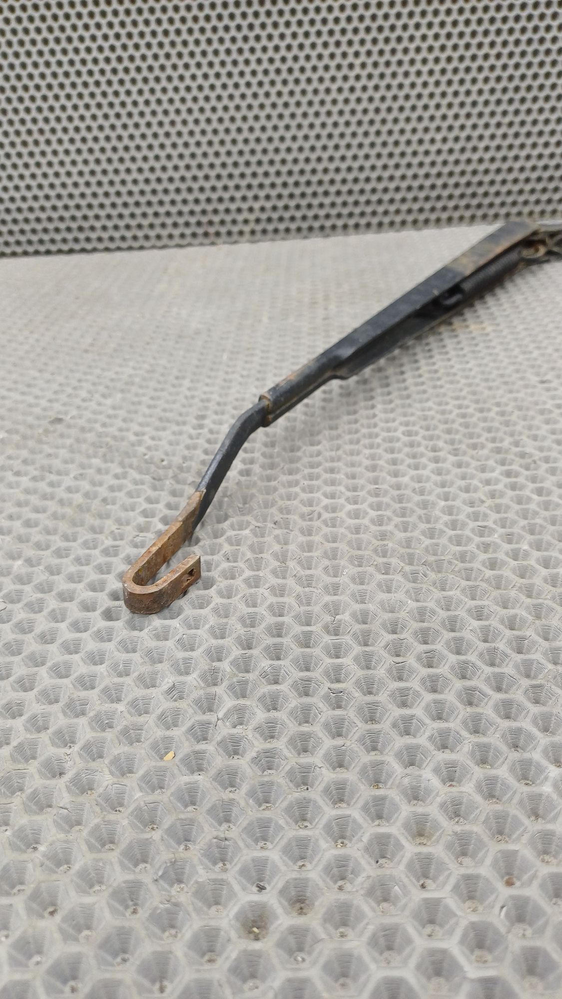 Б/У Поводок дворника левый Toyota CARINA E 6 дорест. 1992—1996 1994 Зеленый, 790 рублей, Краснодар