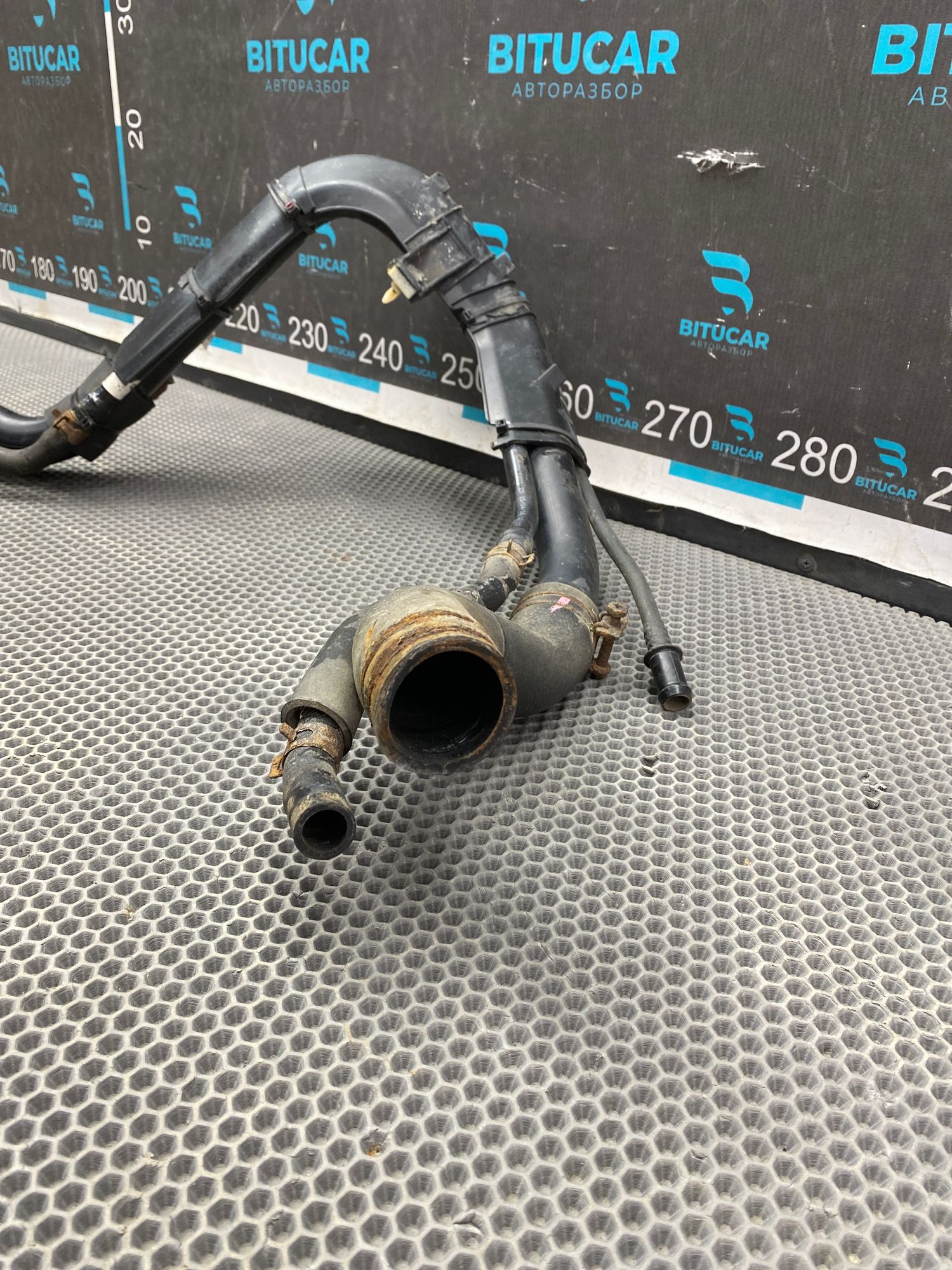 https://ycs.partsauto.market/partsauto-images/thmbs/userImages/c8f07ba63eb5b2f0f6006ea854bf8f7d/part/cc47d96c-7991-4cc1-8e4d-71fe61e7acbf_1777554917713.jpg