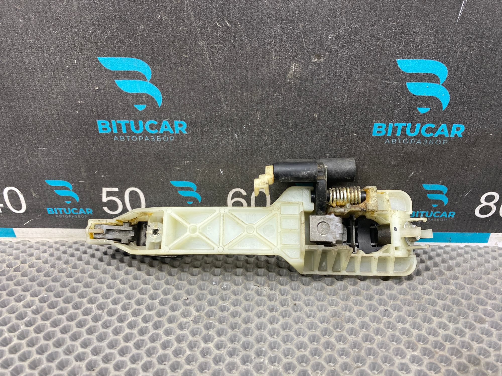 https://ycs.partsauto.market/partsauto-images/thmbs/userImages/c8f07ba63eb5b2f0f6006ea854bf8f7d/part/cd73e4f4-63d4-4ddf-a685-5b90b996c9c4_1768567877196.jpg