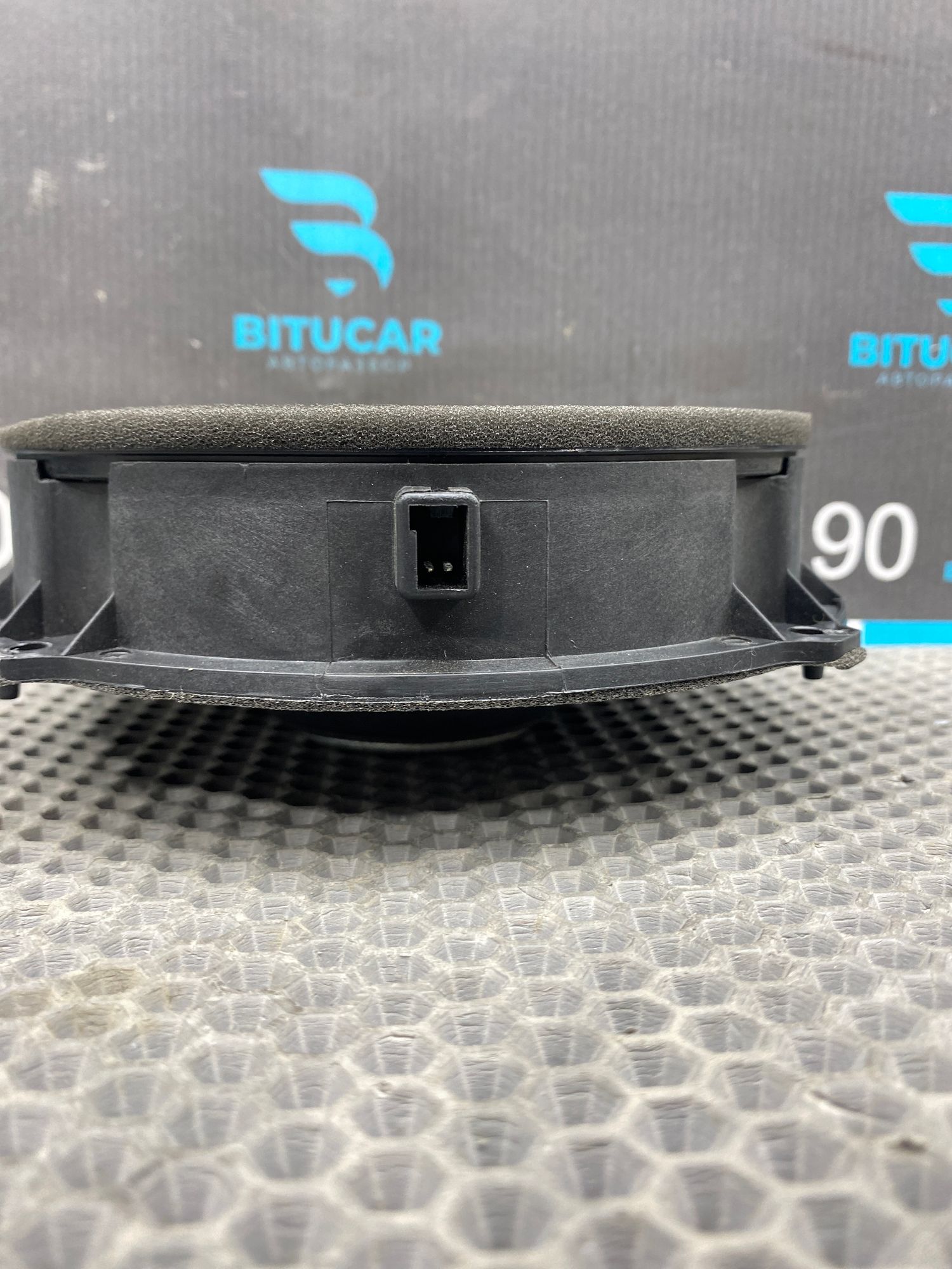 https://ycs.partsauto.market/partsauto-images/thmbs/userImages/c8f07ba63eb5b2f0f6006ea854bf8f7d/part/ce10260c-83d1-423f-85e1-43209aa62d8d_1765873655637.jpg