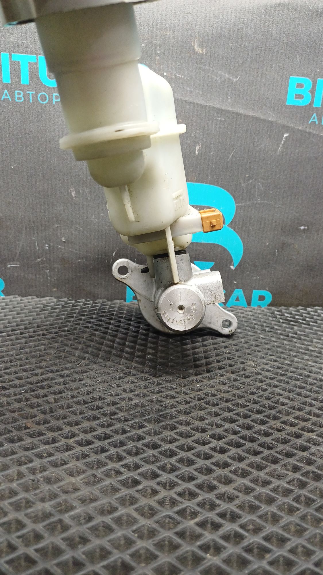 https://ycs.partsauto.market/partsauto-images/thmbs/userImages/c8f07ba63eb5b2f0f6006ea854bf8f7d/part/ce2ae2de-196f-4b9b-b736-9729a2a8c704_1777286850027.jpg