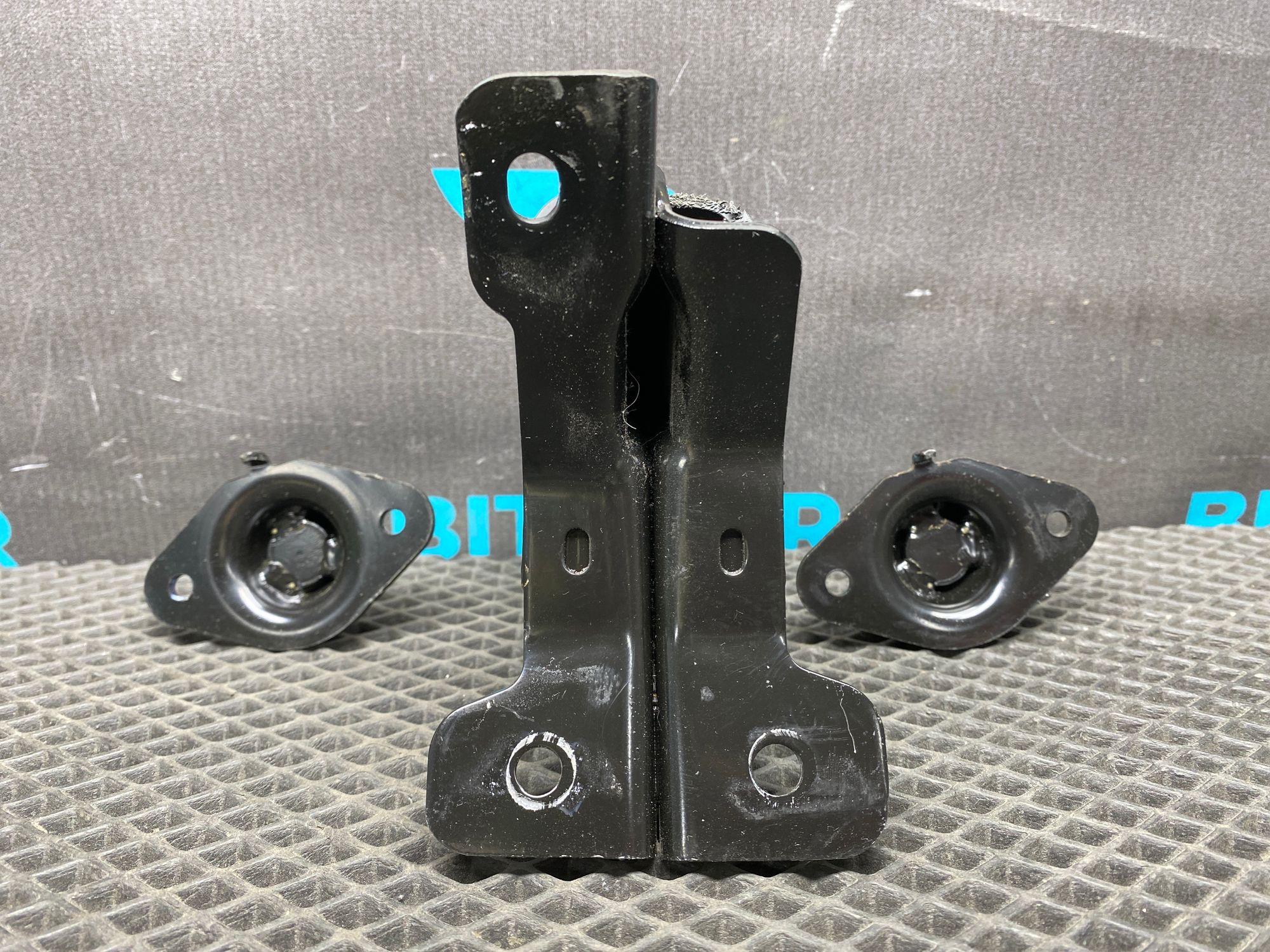 https://ycs.partsauto.market/partsauto-images/thmbs/userImages/c8f07ba63eb5b2f0f6006ea854bf8f7d/part/ce2de9b9-af41-4e55-bd01-b68c8753b525_1777036149538.jpg