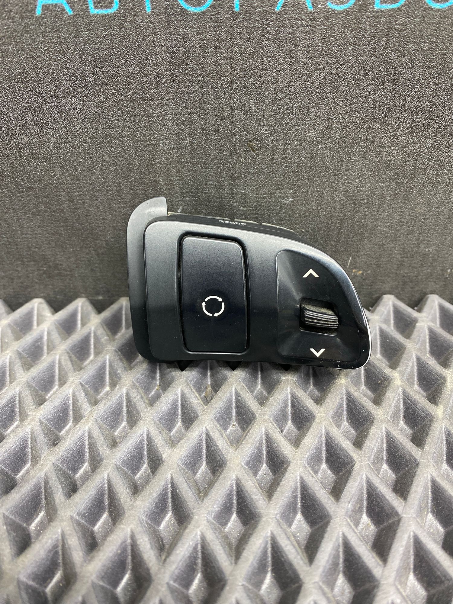 https://ycs.partsauto.market/partsauto-images/thmbs/userImages/c8f07ba63eb5b2f0f6006ea854bf8f7d/part/ce36a2a0-ddf9-4451-9362-f4f0e513c57b_1774945195568.jpg
