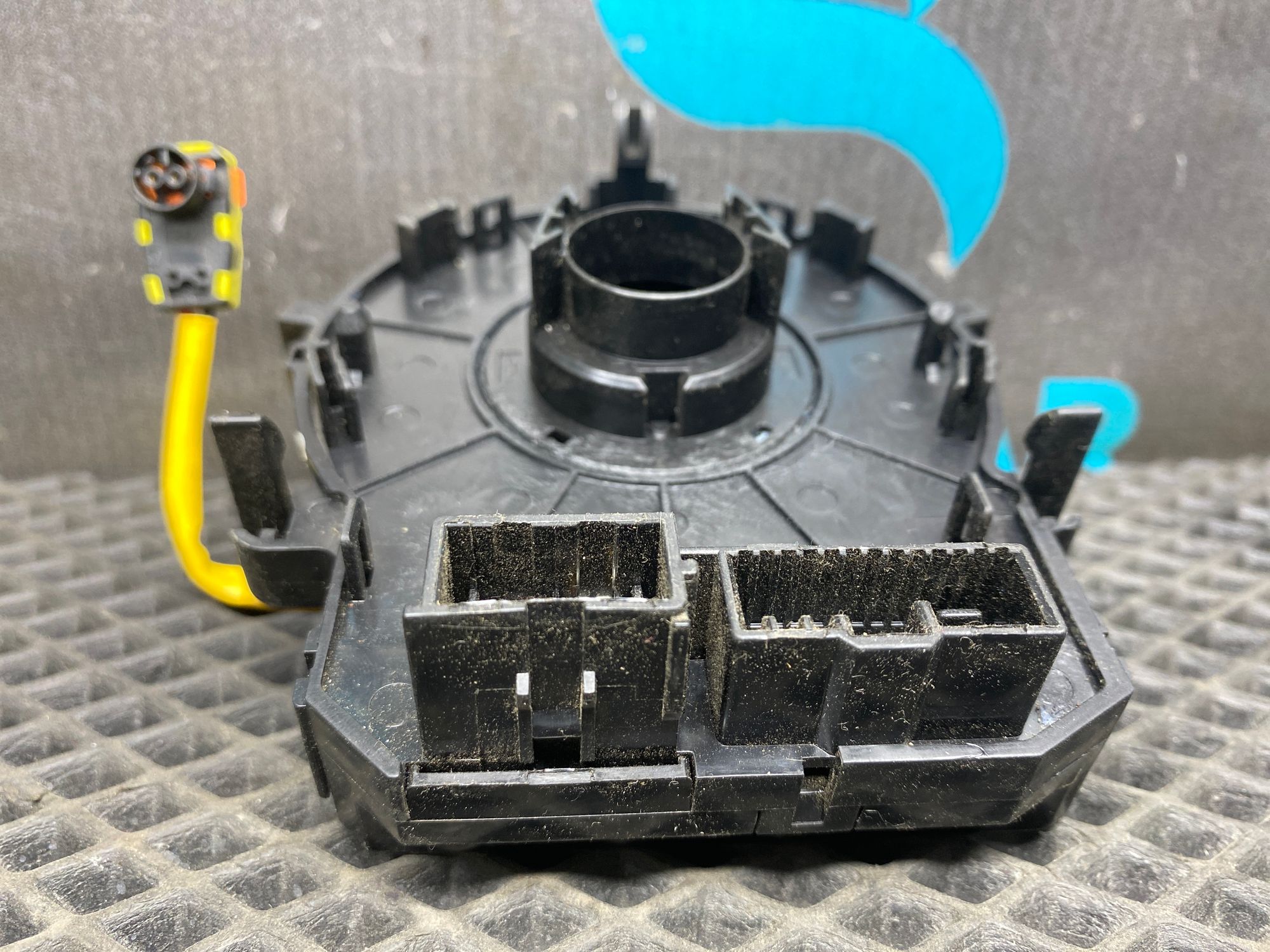 https://ycs.partsauto.market/partsauto-images/thmbs/userImages/c8f07ba63eb5b2f0f6006ea854bf8f7d/part/ce4256bd-9d00-4740-aaaf-e50fa5bc6c6f_1777388481283.jpg