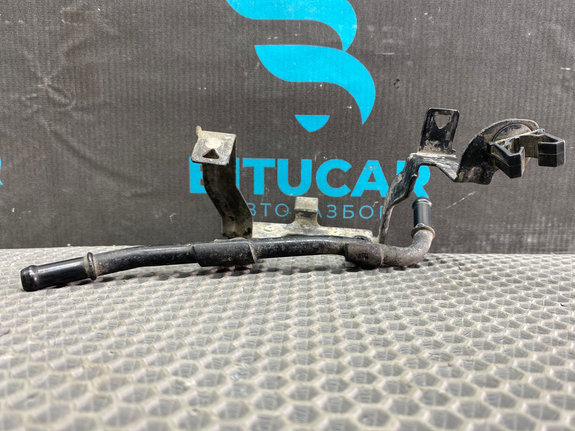 https://ycs.partsauto.market/partsauto-images/thmbs/userImages/c8f07ba63eb5b2f0f6006ea854bf8f7d/part/ce593d04-2d7d-4a8d-af7c-9c4f0508b7da_1777538325201.jpg