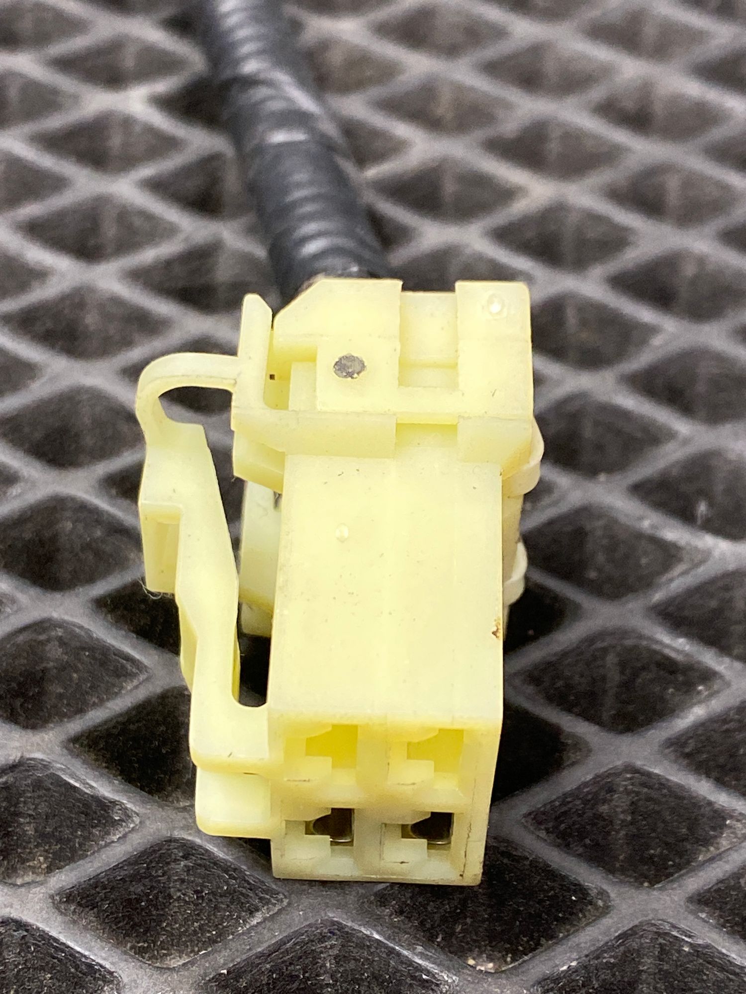 Б/У Фишка концевика лючка бензобака  Kia Optima 4 JF (G4KJ) 2.4L AT 2019 GT-Line, 499 рублей, Краснодар