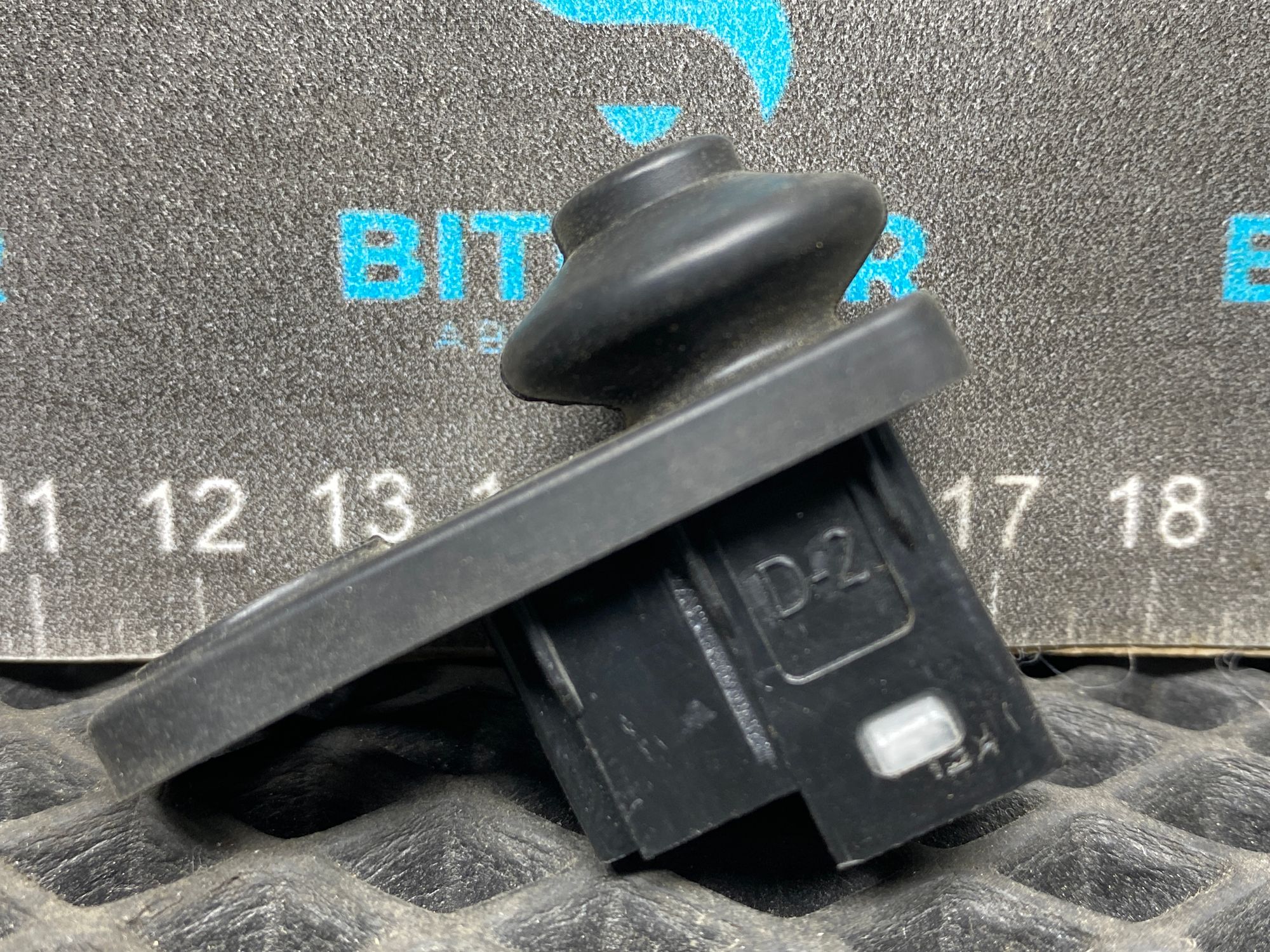 https://ycs.partsauto.market/partsauto-images/thmbs/userImages/c8f07ba63eb5b2f0f6006ea854bf8f7d/part/ce81b2b3-4bdf-48af-841e-d92e33983cd8_1777450680170.jpg
