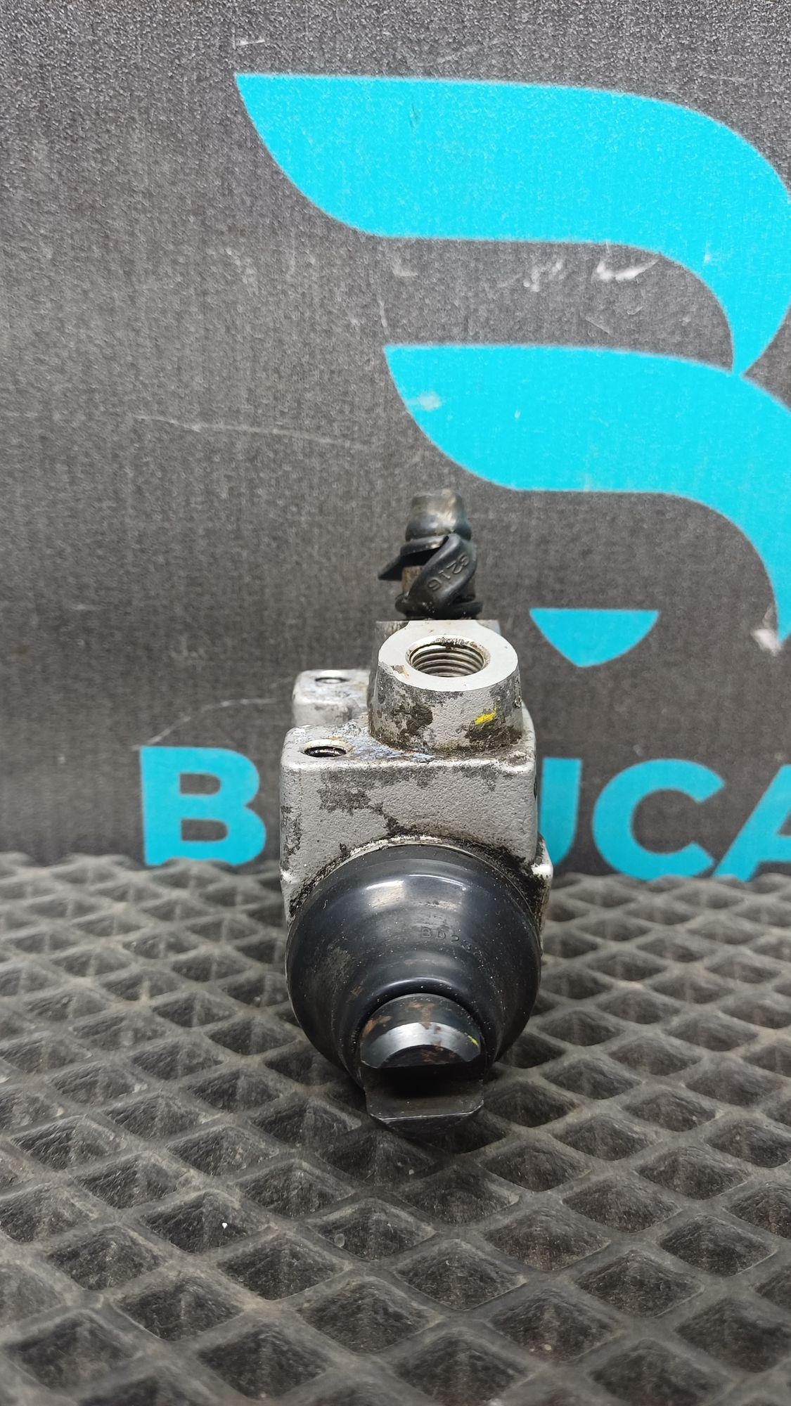 https://ycs.partsauto.market/partsauto-images/thmbs/userImages/c8f07ba63eb5b2f0f6006ea854bf8f7d/part/cf16a4d0-f90e-4115-8bc9-68b4b2eaabdd_1777100549651.jpg