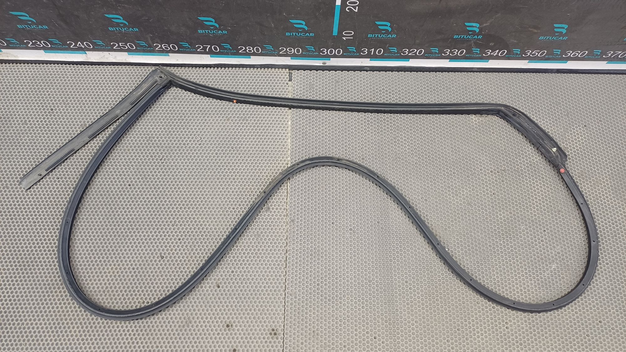 https://ycs.partsauto.market/partsauto-images/thmbs/userImages/c8f07ba63eb5b2f0f6006ea854bf8f7d/part/d0988f83-bb20-4460-88fa-ac3988ba167e_1777209238329.jpg