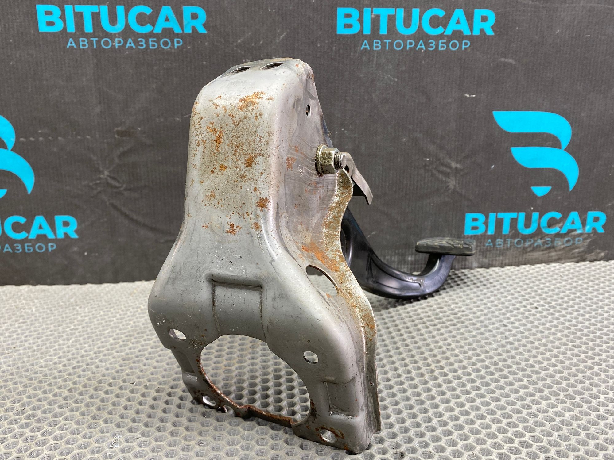 https://ycs.partsauto.market/partsauto-images/thmbs/userImages/c8f07ba63eb5b2f0f6006ea854bf8f7d/part/d16a9114-0ce3-4e0f-92ca-f495dc6aeede_1777551046808.jpg