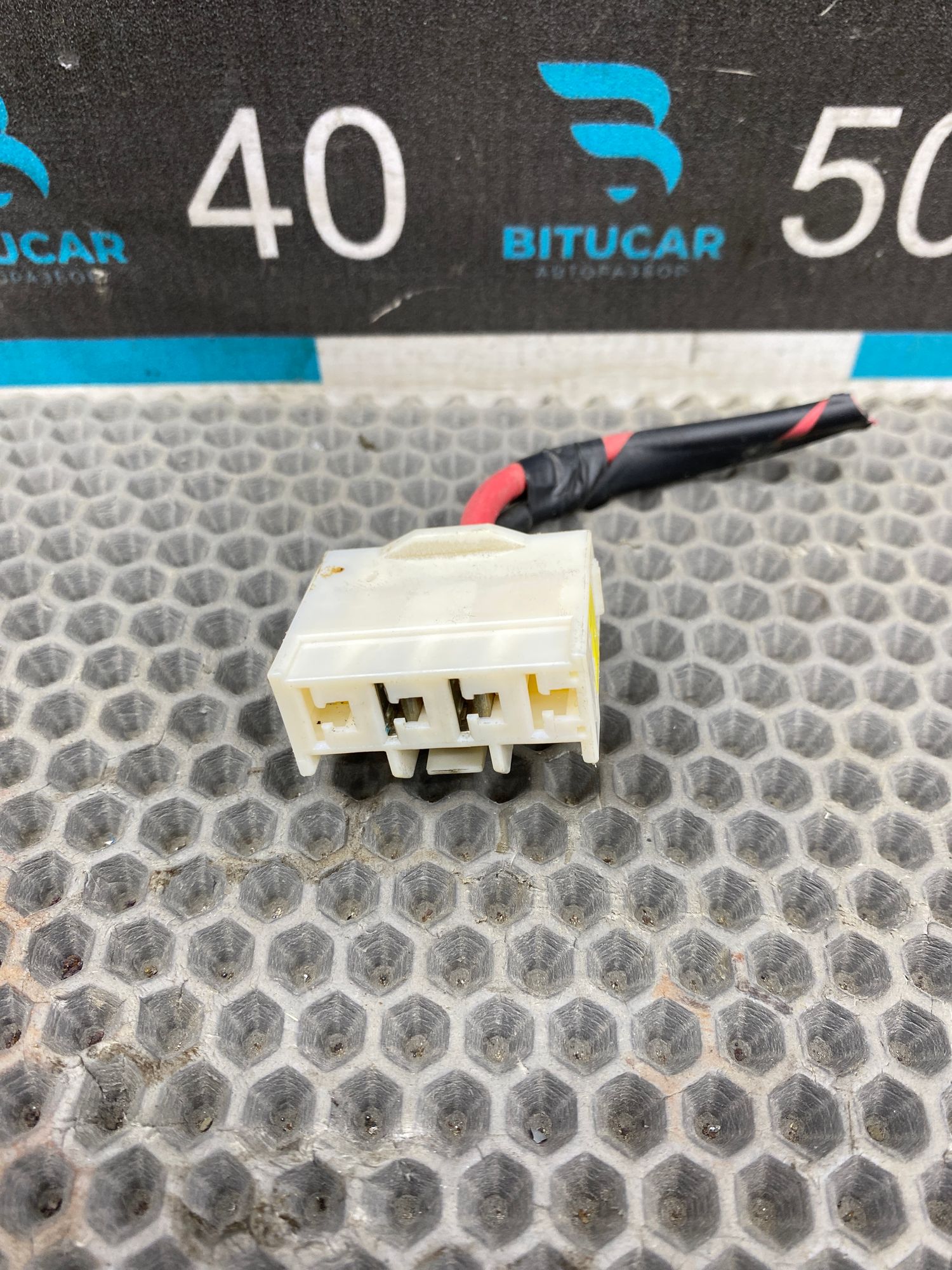 https://ycs.partsauto.market/partsauto-images/thmbs/userImages/c8f07ba63eb5b2f0f6006ea854bf8f7d/part/d178aa52-7f31-43e1-813a-8f51b2175c52_1770212246696.jpg