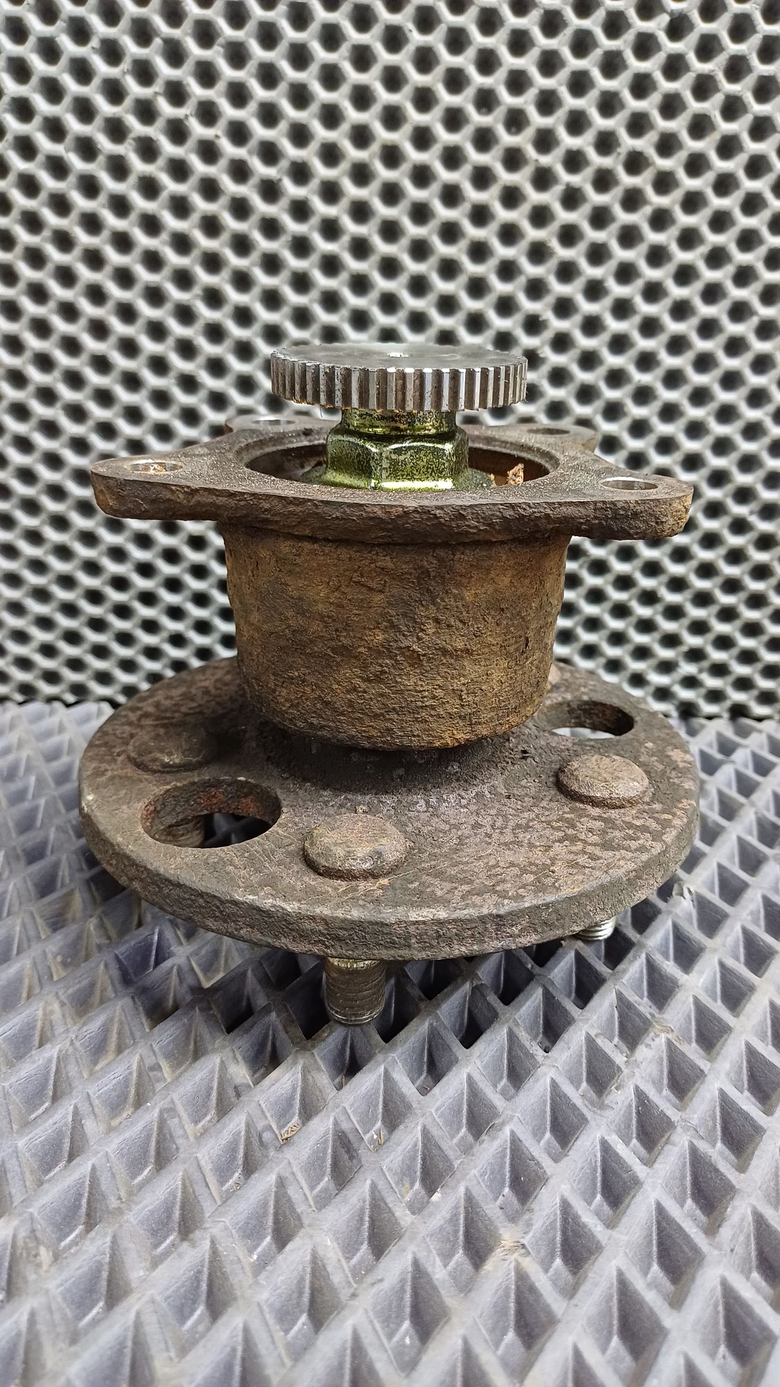 Б/У Ступица задняя правая Toyota CARINA E 6 дорест. 1992—1996 1994 Зеленый, 990 рублей, Краснодар