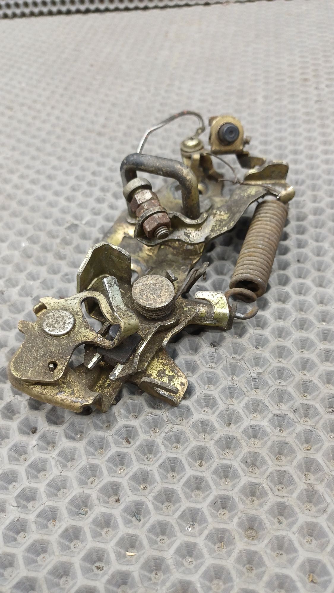 Б/У Замок двери багажника Toyota CARINA E 6 дорест. 1992—1996 1994 Зеленый, 1990 рублей, Краснодар