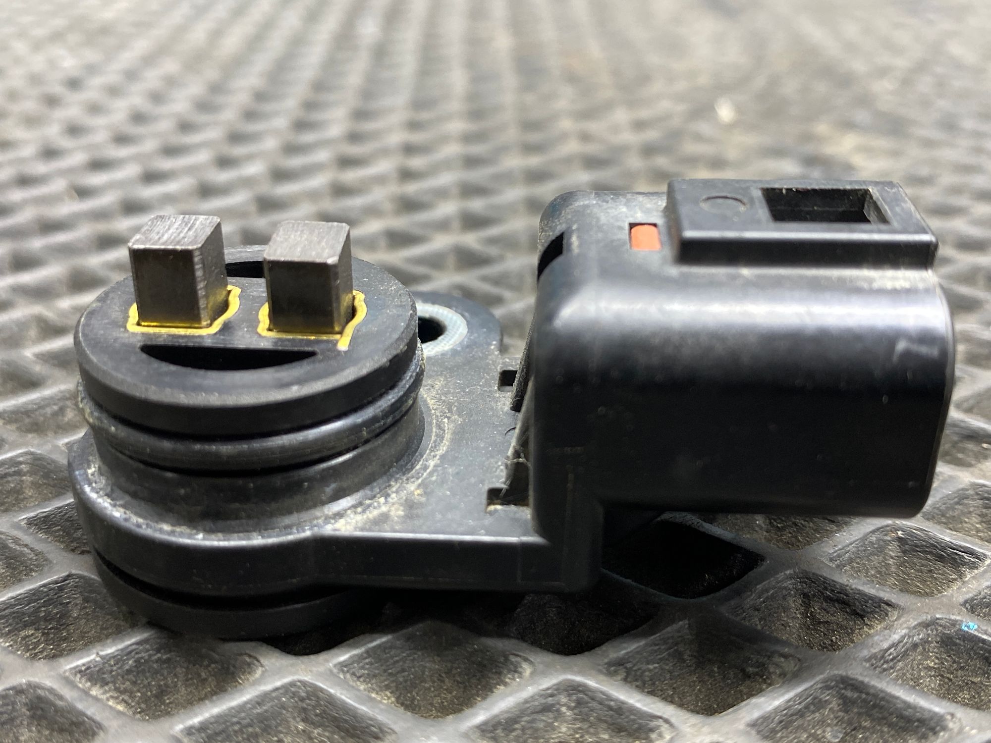 https://ycs.partsauto.market/partsauto-images/thmbs/userImages/c8f07ba63eb5b2f0f6006ea854bf8f7d/part/d24fe8f9-5e3d-4865-909f-e169a6a46383_1777210246339.jpg