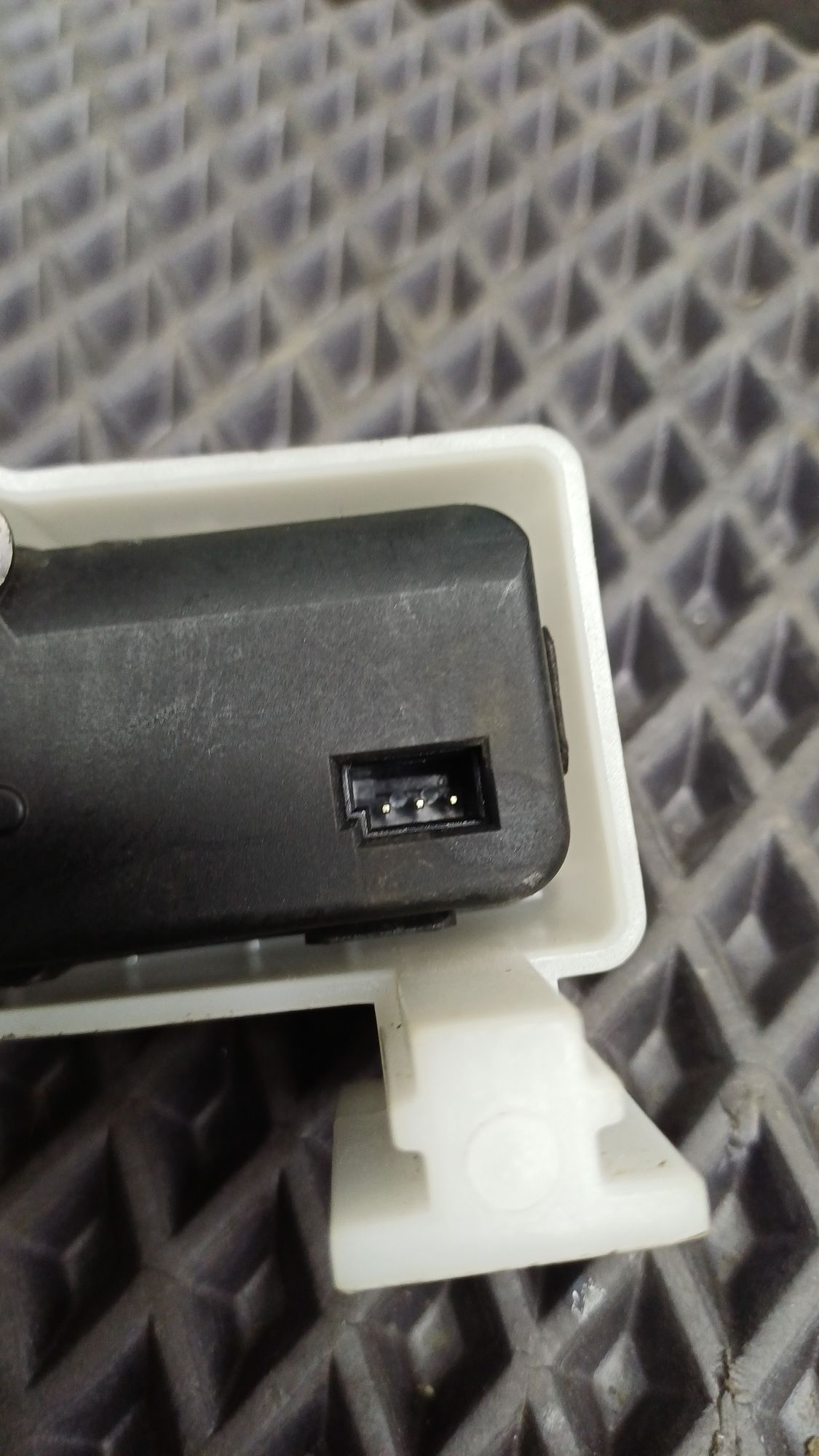 https://ycs.partsauto.market/partsauto-images/thmbs/userImages/c8f07ba63eb5b2f0f6006ea854bf8f7d/part/d2ae9d8e-8f6c-4407-8001-117f9fee2a79_1774525355840.jpg