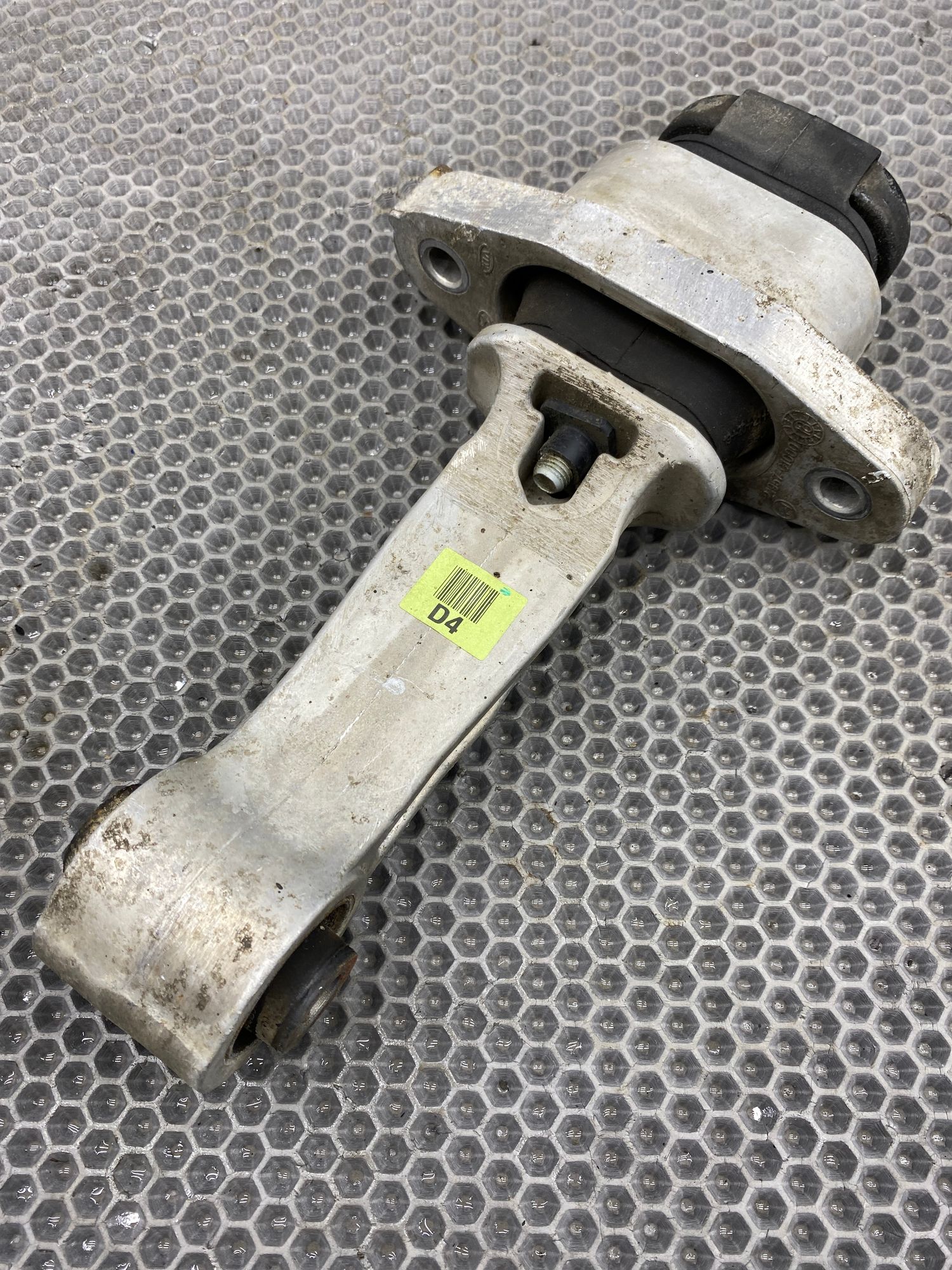 https://ycs.partsauto.market/partsauto-images/thmbs/userImages/c8f07ba63eb5b2f0f6006ea854bf8f7d/part/d307088e-5600-4be9-b244-8f9761f43cef_1775200641082.jpg
