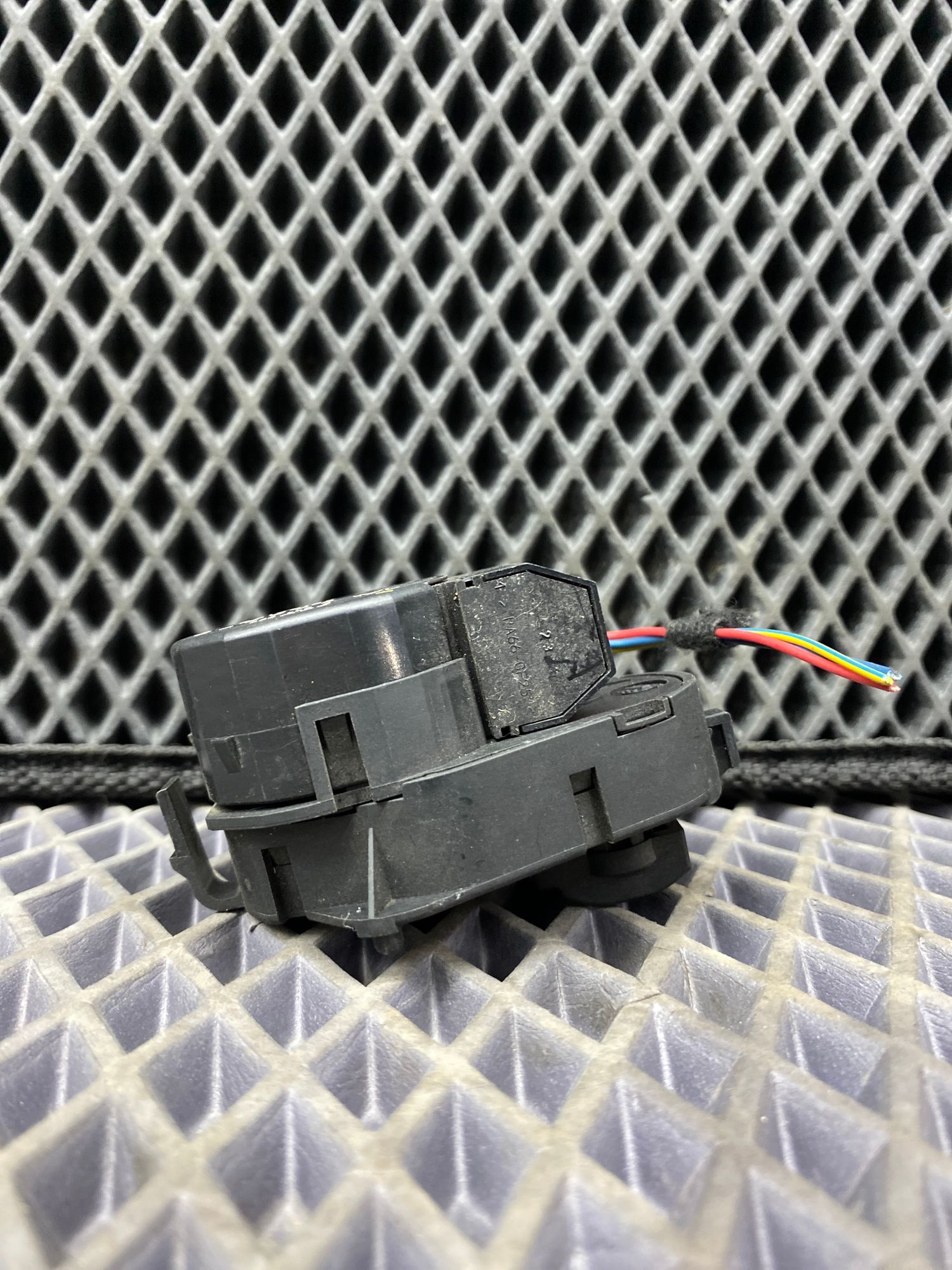 Б/У Сервопривод заслонок отопителя BMW 7-Series 4 дорест. 2001—2005 2003 Черный, 890 рублей, Краснодар