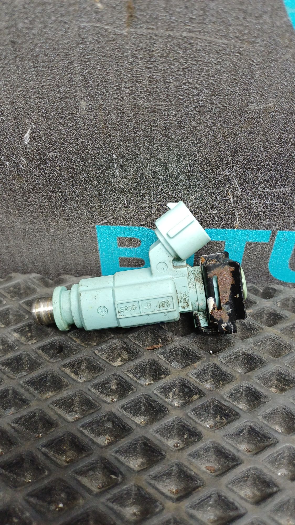 https://ycs.partsauto.market/partsauto-images/thmbs/userImages/c8f07ba63eb5b2f0f6006ea854bf8f7d/part/d3912bae-434a-4950-b60f-336c715dd111_1777126021423.jpg