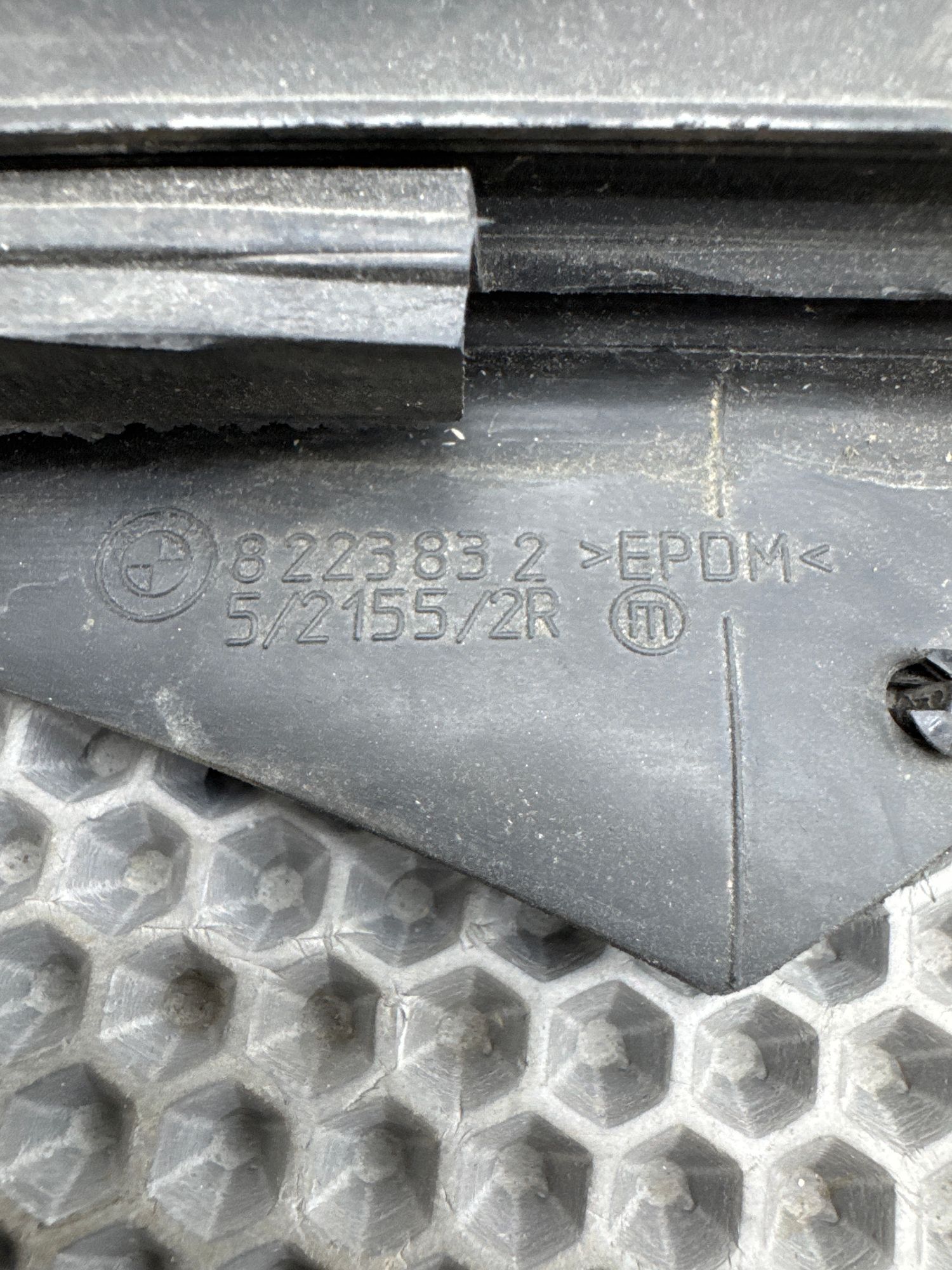 Уплотнитель стекла внешний передней правой двери  null, 990 рублей, Краснодар