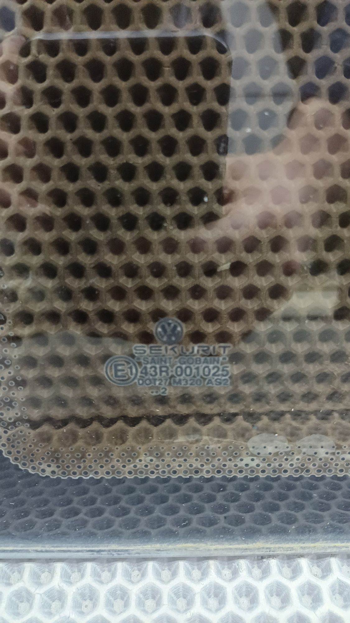 Б/У Стекло кузова боковое левое заднее глухое Volkswagen Transporter T4 4 дорест. 1990—2003 1993 синий, 2490 рублей, Краснодар