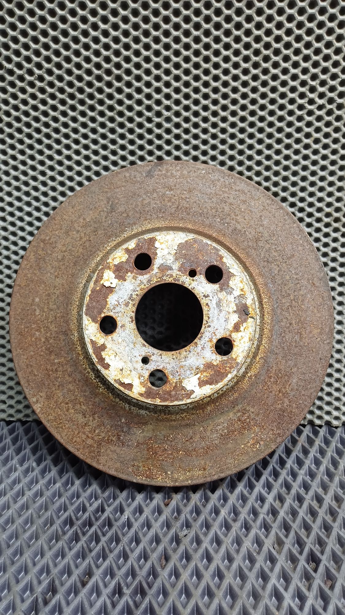 Б/У Диск тормозной передний Toyota CARINA E 6 дорест. 1992—1996 1994 Зеленый, 1390 рублей, Краснодар