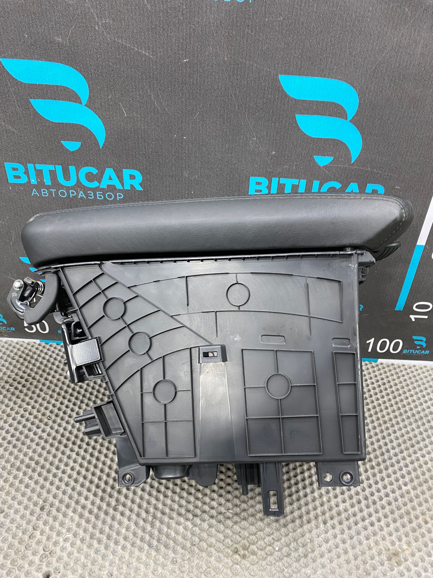 https://ycs.partsauto.market/partsauto-images/thmbs/userImages/c8f07ba63eb5b2f0f6006ea854bf8f7d/part/d4e98659-565c-4ea1-91bd-ee5aef27d191_1769159363923.jpg