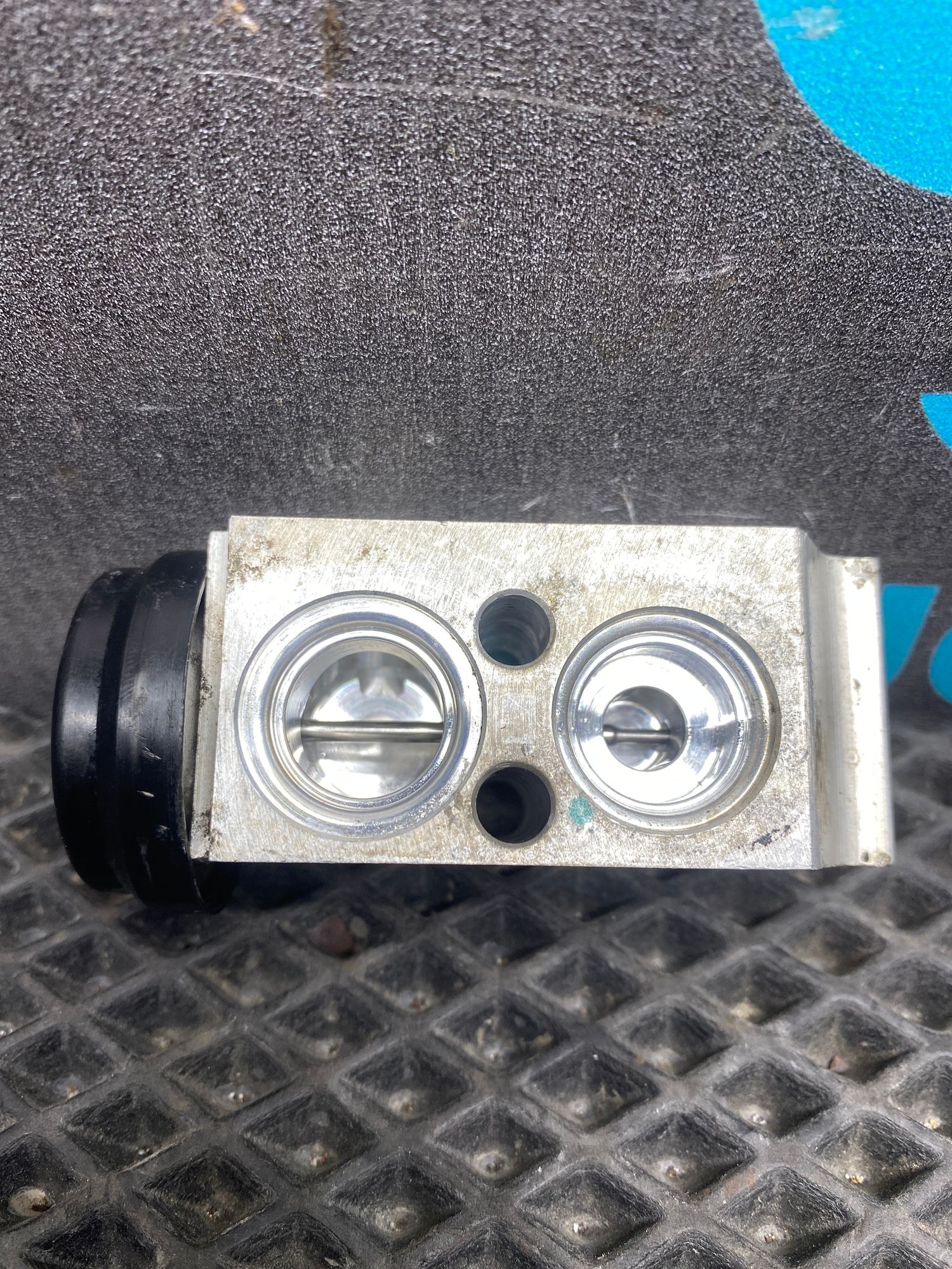 https://ycs.partsauto.market/partsauto-images/thmbs/userImages/c8f07ba63eb5b2f0f6006ea854bf8f7d/part/d52819d5-534e-4b23-83ef-e932857e2d55_1777114746724.jpg