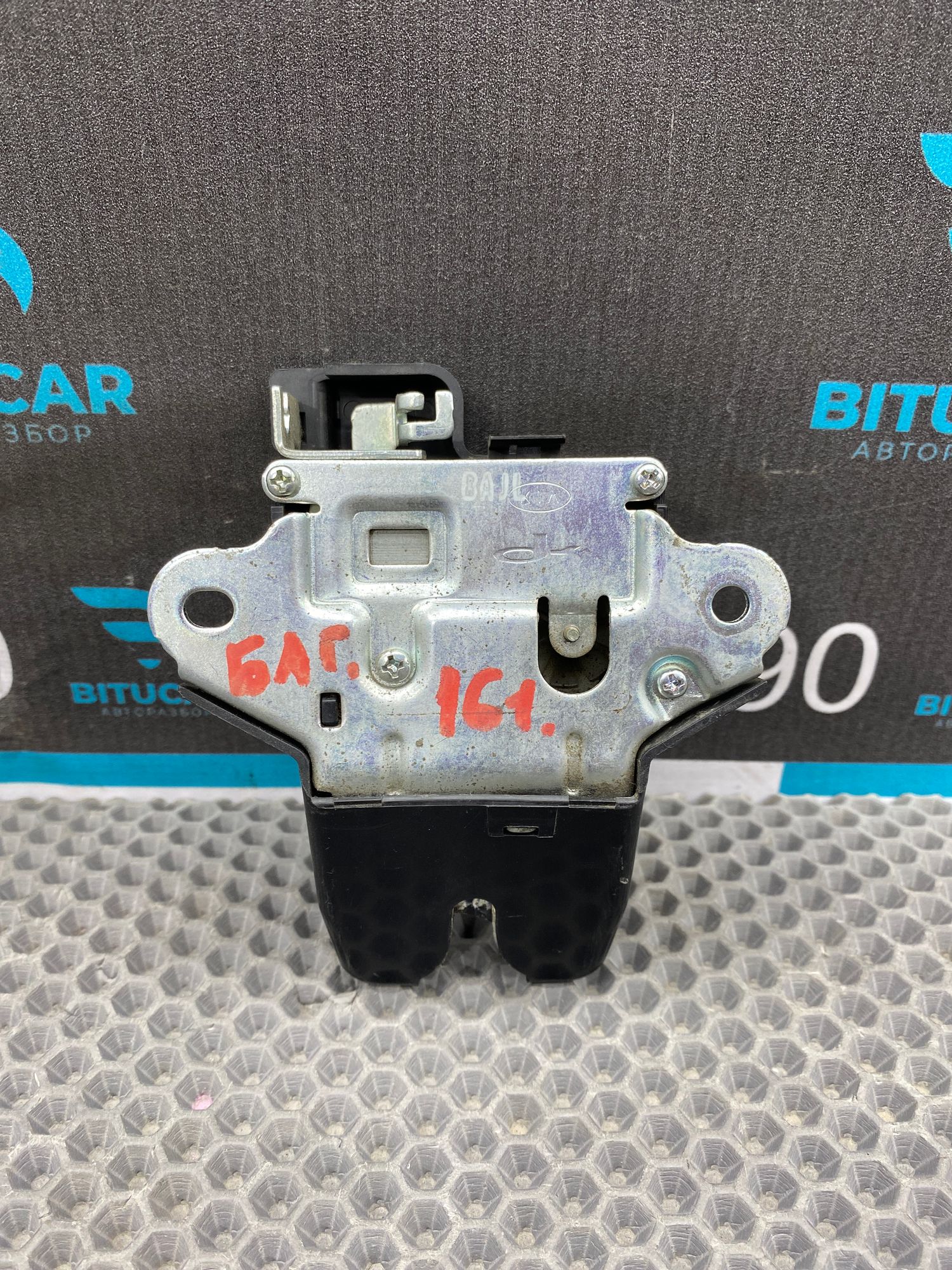 https://ycs.partsauto.market/partsauto-images/thmbs/userImages/c8f07ba63eb5b2f0f6006ea854bf8f7d/part/d53a9a38-258f-4ef8-a012-3150c760544f_1765705077737.jpg