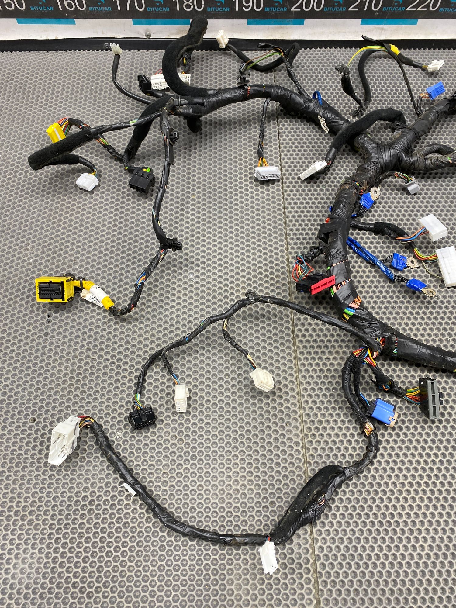 https://ycs.partsauto.market/partsauto-images/thmbs/userImages/c8f07ba63eb5b2f0f6006ea854bf8f7d/part/d5a38dd0-0c02-4505-8180-33fd1c67a655_1777562092522.jpg