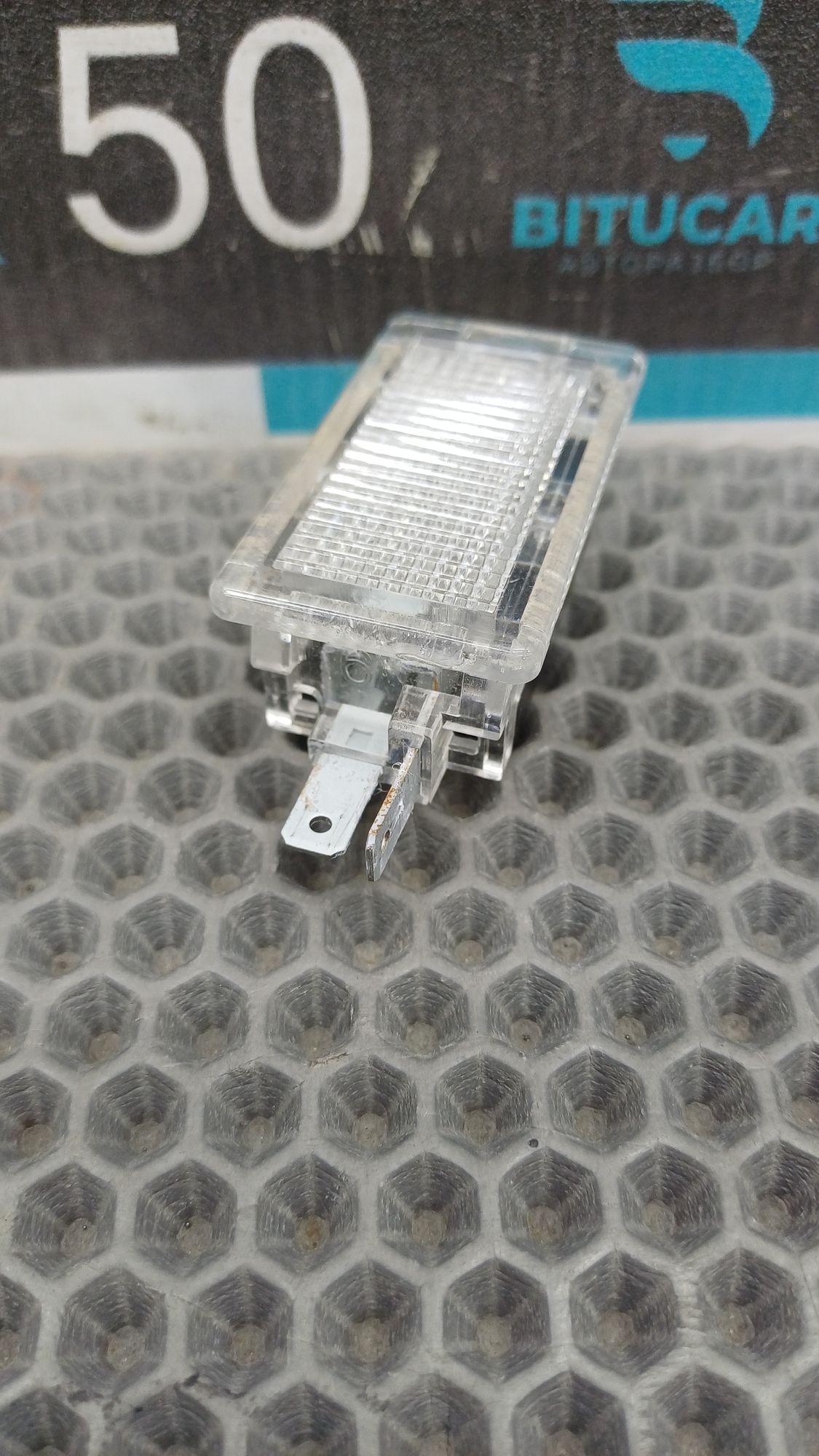 Б/У Фонарь бардачка Kia Optima 4 JF (G4KJ) 2.4L AT 2019 GT-Line, 499 рублей, Краснодар