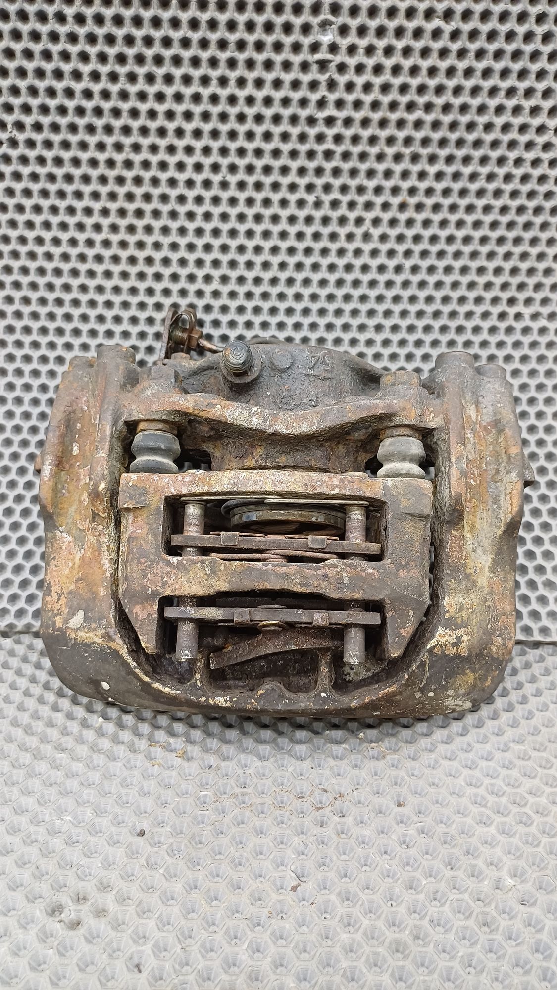 https://ycs.partsauto.market/partsauto-images/thmbs/userImages/c8f07ba63eb5b2f0f6006ea854bf8f7d/part/d6917a58-ca21-4f83-8a50-d08ad3910ec3_1774338355254.jpg