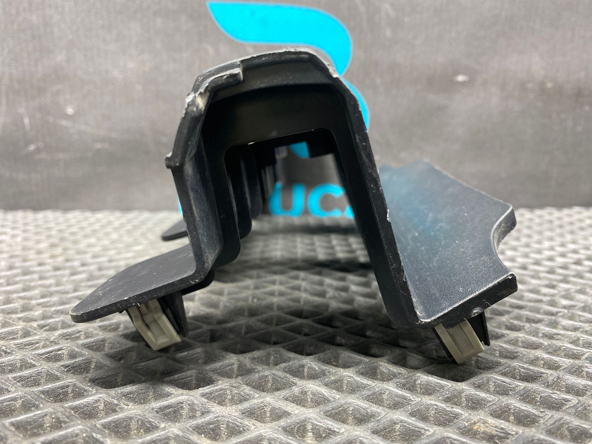 Б/У Рамка прикуривателей центральной консоли Kia Rio 4 (G4FG) 1.6L AT 2021, 990 рублей, Краснодар