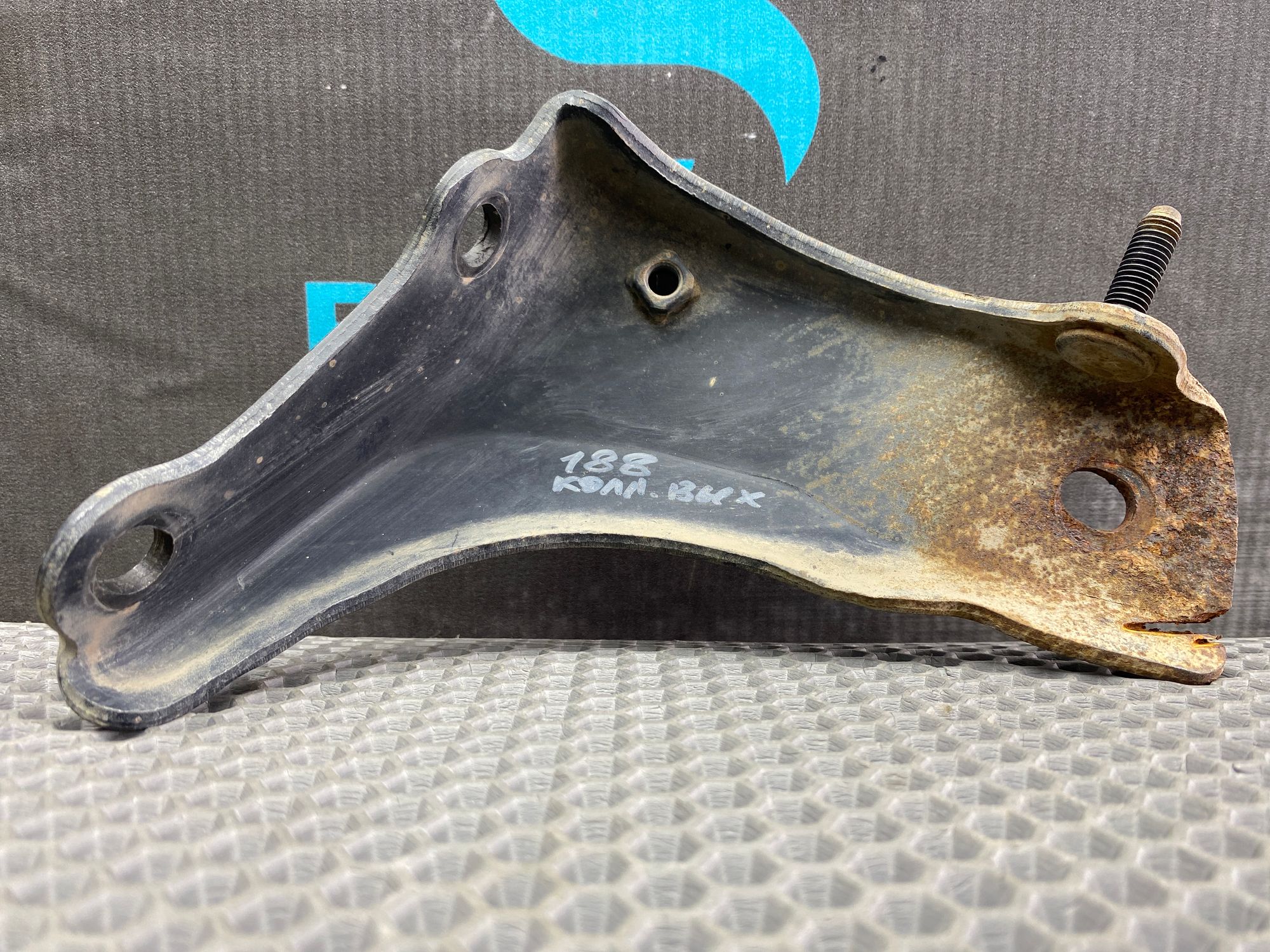 https://ycs.partsauto.market/partsauto-images/thmbs/userImages/c8f07ba63eb5b2f0f6006ea854bf8f7d/part/d7c64294-4225-4781-a26f-ddf440c18823_1777532104343.jpg