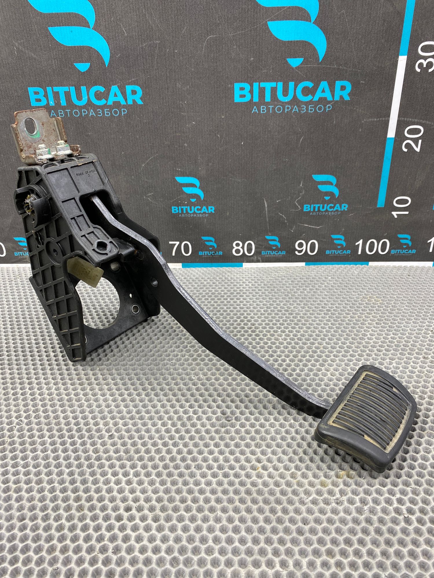 https://ycs.partsauto.market/partsauto-images/thmbs/userImages/c8f07ba63eb5b2f0f6006ea854bf8f7d/part/d9de165e-340a-4f0d-a0c9-e7d568d5bfdc_1775034413876.jpg