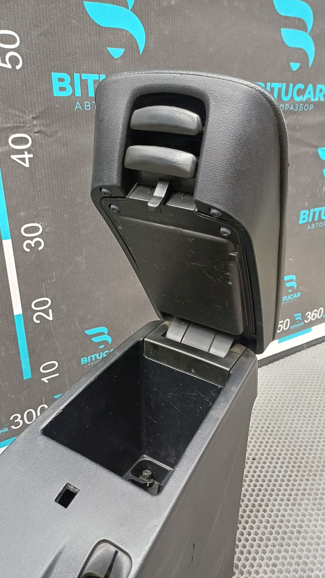 https://ycs.partsauto.market/partsauto-images/thmbs/userImages/c8f07ba63eb5b2f0f6006ea854bf8f7d/part/da675301-46de-4833-b5a1-f4a769f315c9_1775044701548.jpg