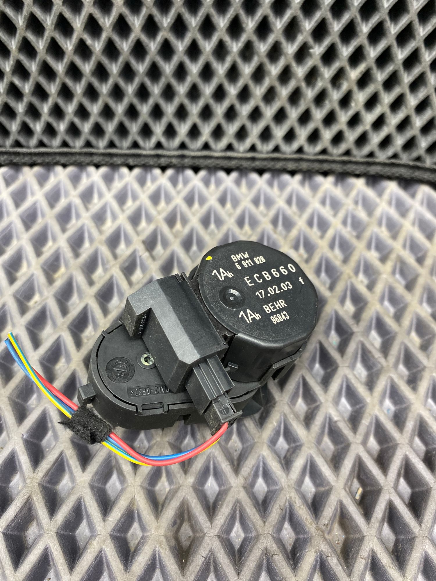 Б/У Сервопривод заслонок отопителя BMW 7-Series 4 дорест. 2001—2005 2003 Черный, 890 рублей, Краснодар