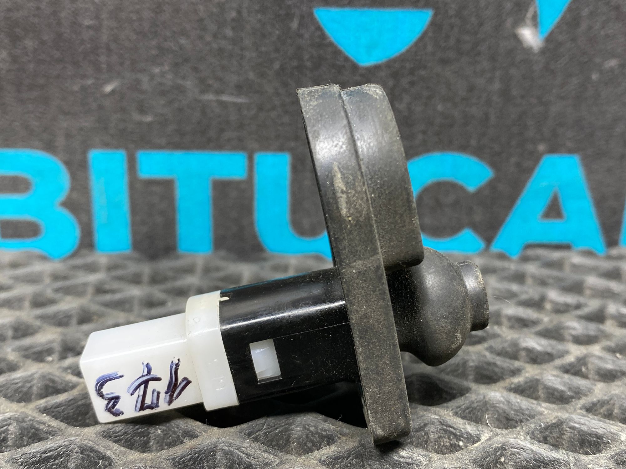 https://ycs.partsauto.market/partsauto-images/thmbs/userImages/c8f07ba63eb5b2f0f6006ea854bf8f7d/part/dba1ec58-68ed-4cff-9c07-bfdb7323a7f6_1776944162300.jpg